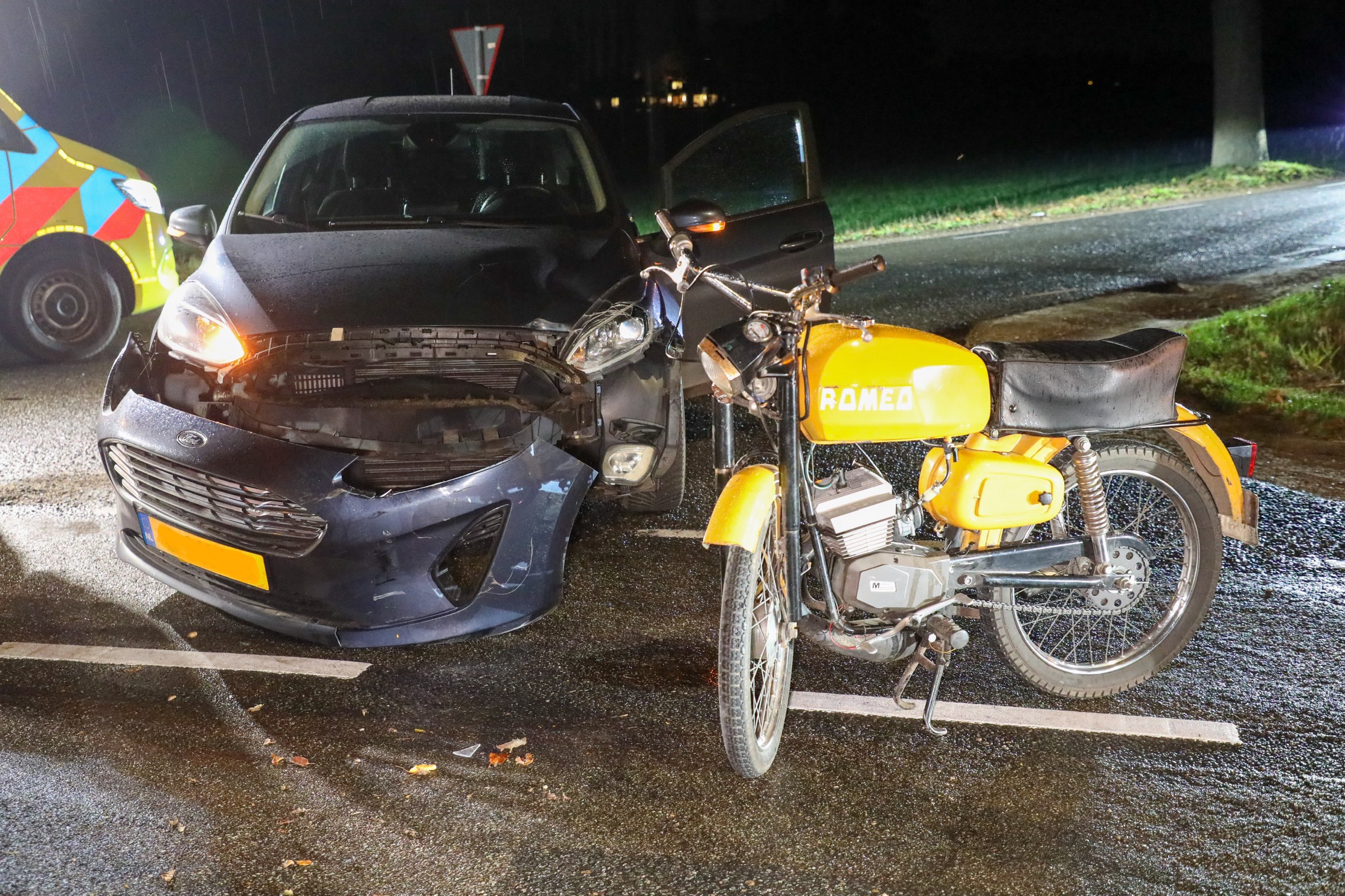 Brommerrijder gewond bij aanrijding met auto op kruising