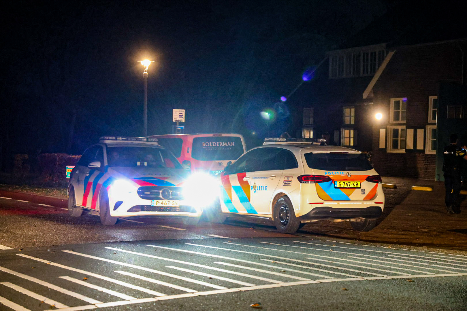 Taxichauffeur beroofd bij gewapende overval door motorrijders