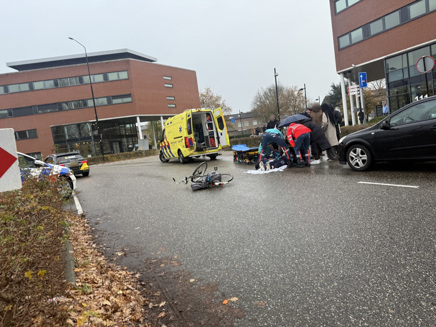 Fietser gewond na aanrijding door auto die vermoedelijk door rood reed