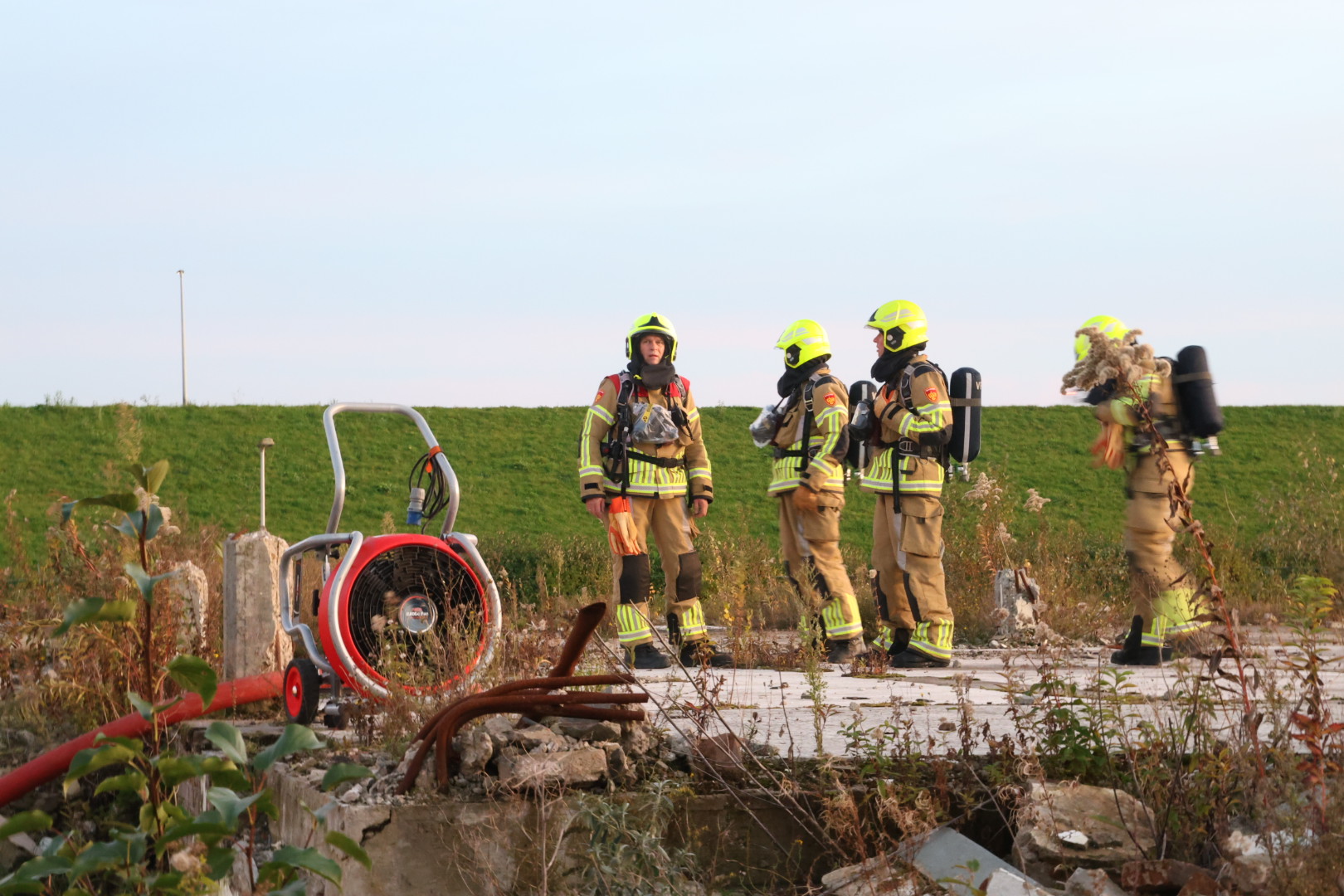 Kleine brand achter rouwcentrum snel geblust