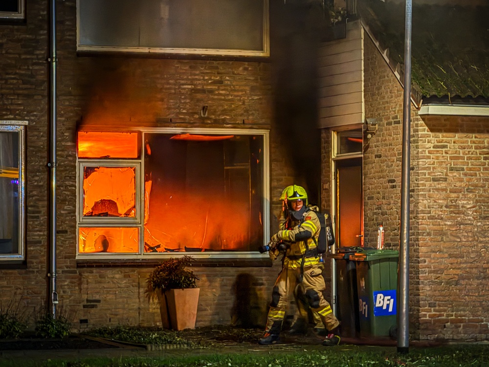 Twee gewonden door felle brand in woning