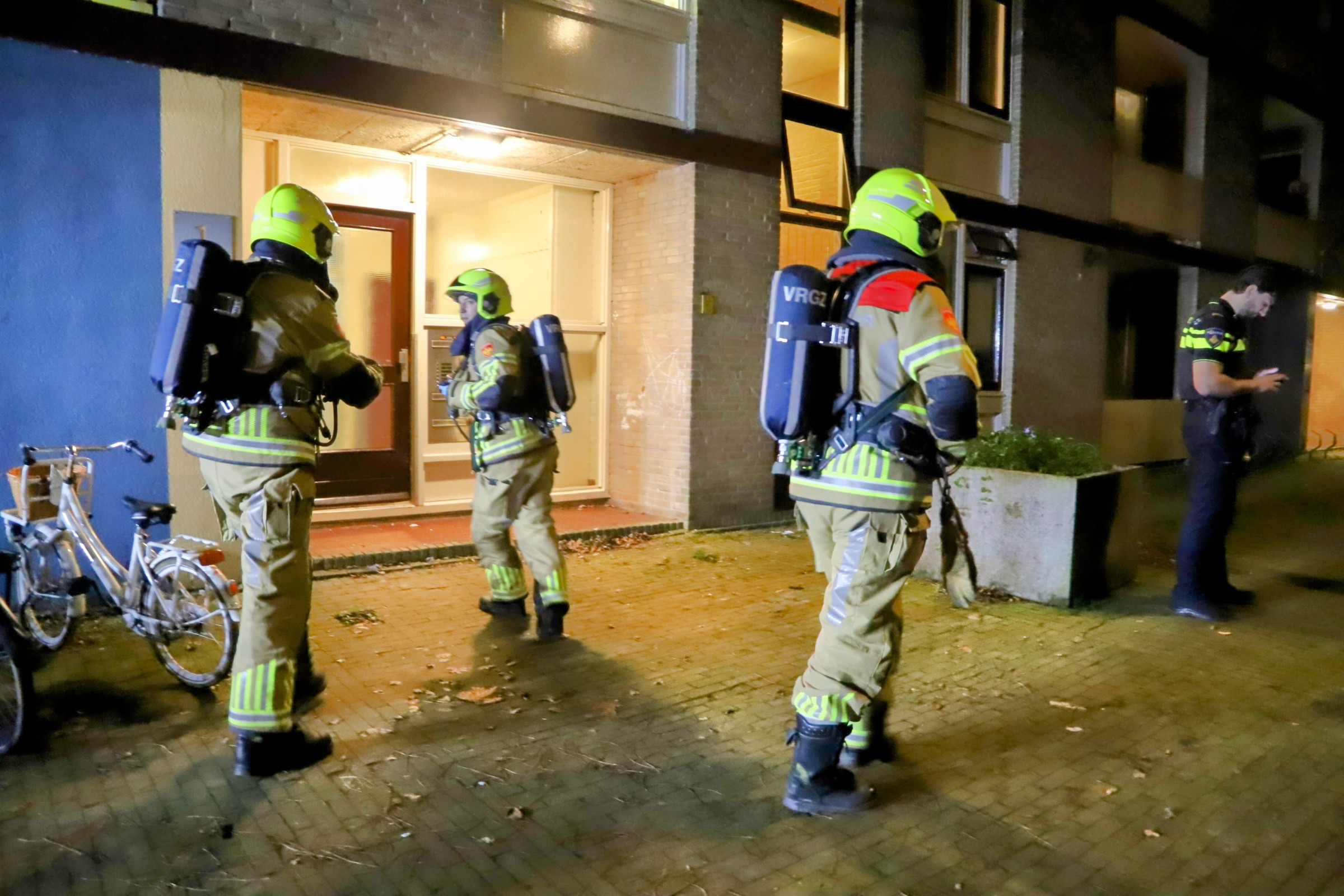 Brand in flatwoning snel onder controle