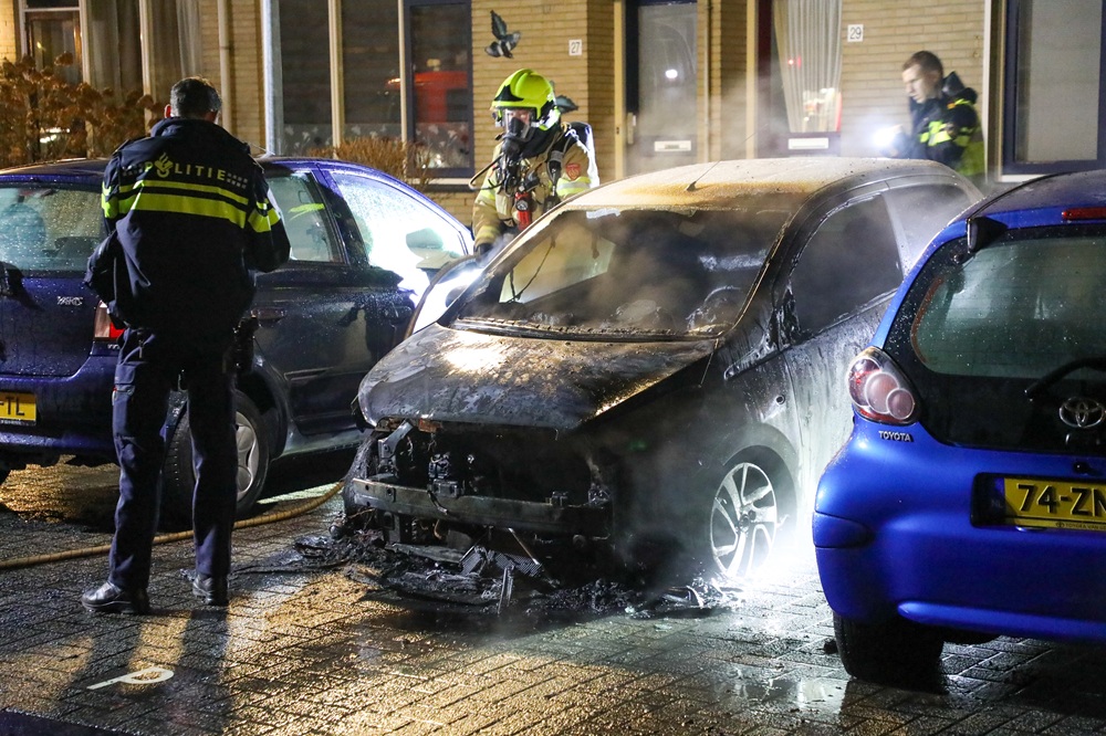 Auto’s in brand na harde knal
