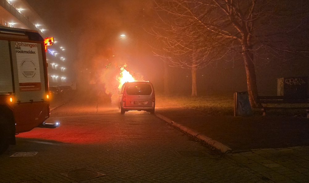 Auto uitgebrand, oorzaak nog onbekend