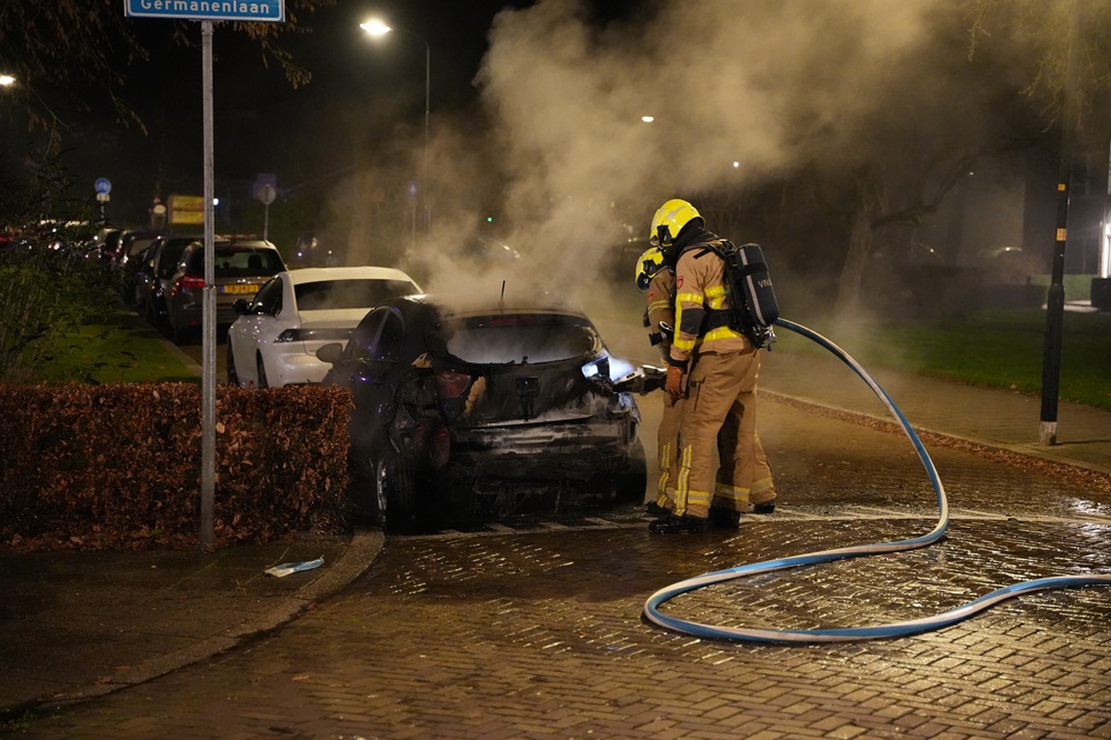 Auto beschadigd door brandstichting