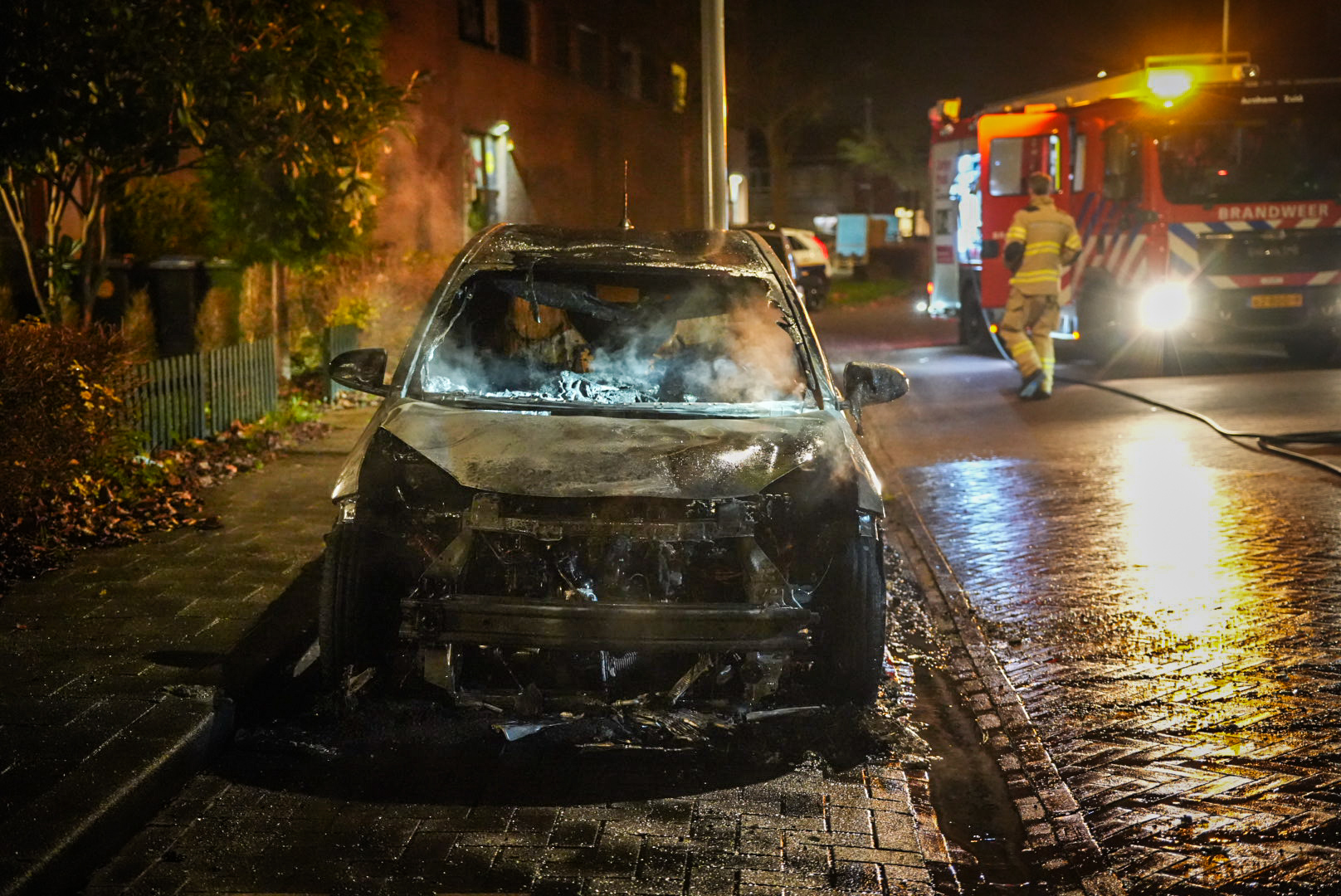 Auto uitgebrand in Arnhemse wijk Malburgen