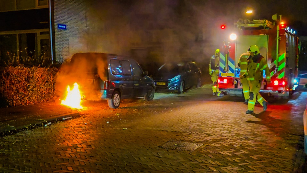 Autobrand in Arnhem, mogelijk brandstichting
