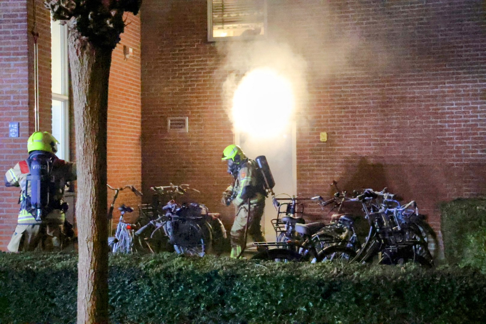 Veel rookontwikkeling door brand in kelderbox