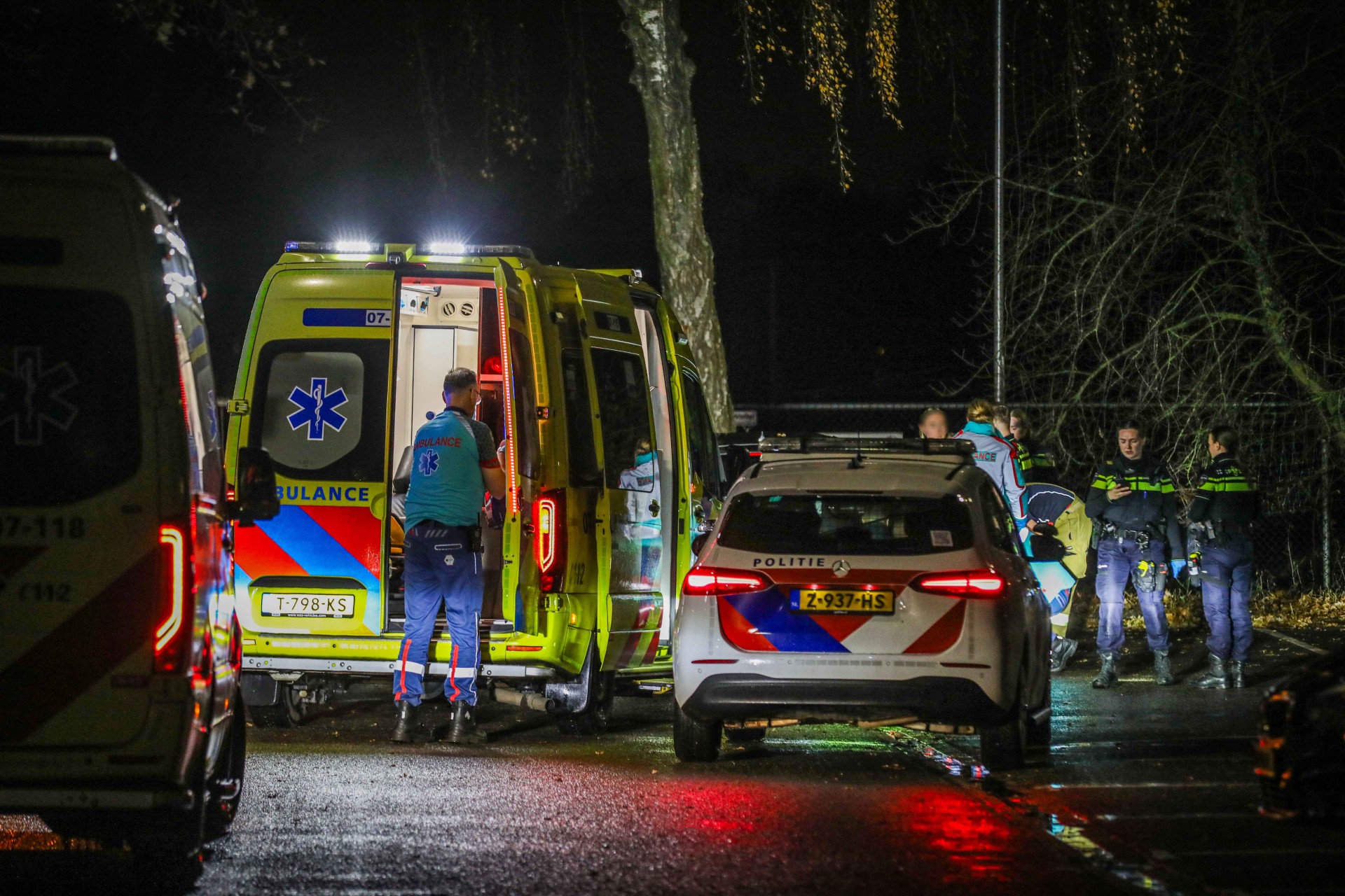 Overleden persoon aangetroffen op parkeerplaats van voetbalclub