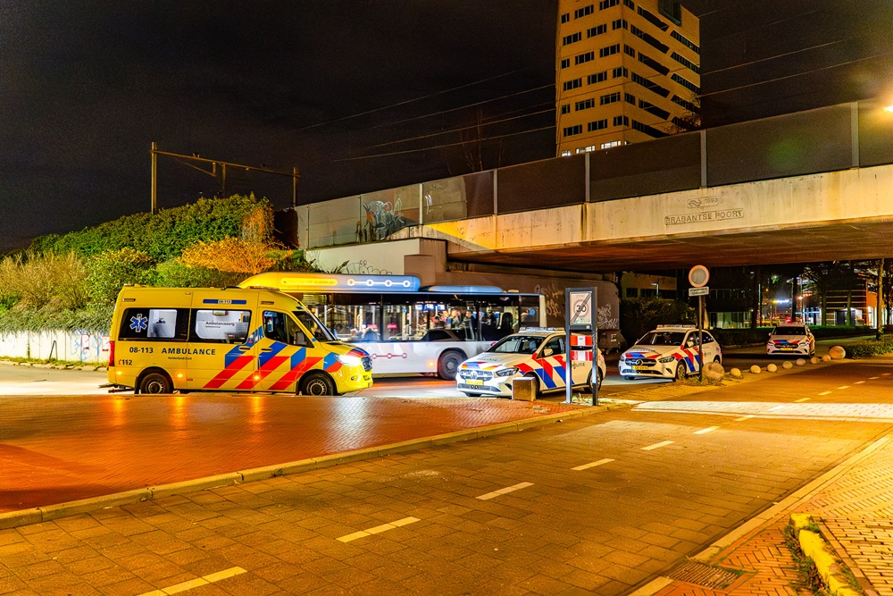 Rolstoelfiets door trein meegesleept