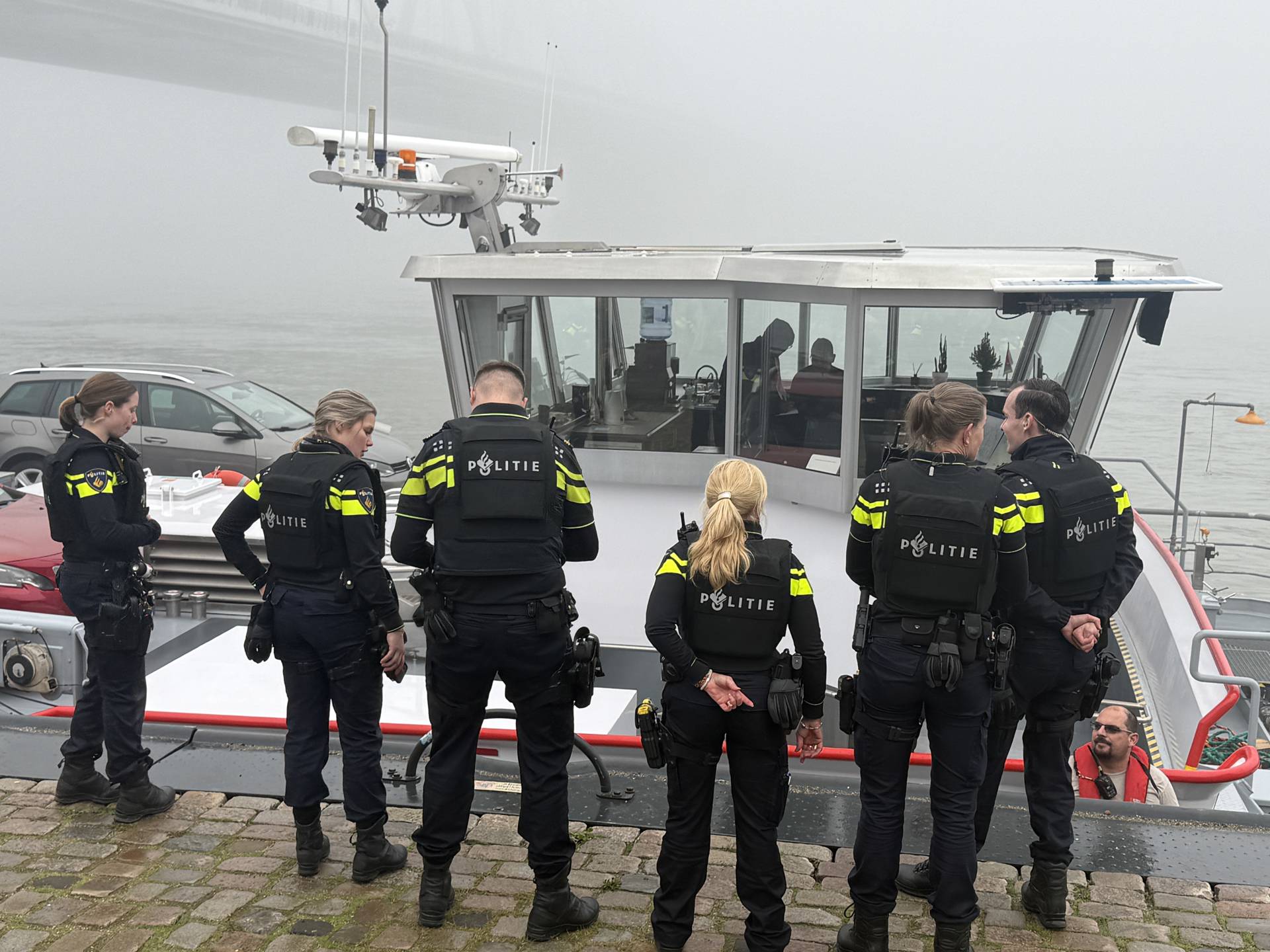 Politie rukt massaal uit na melding gewapende persoon op schip