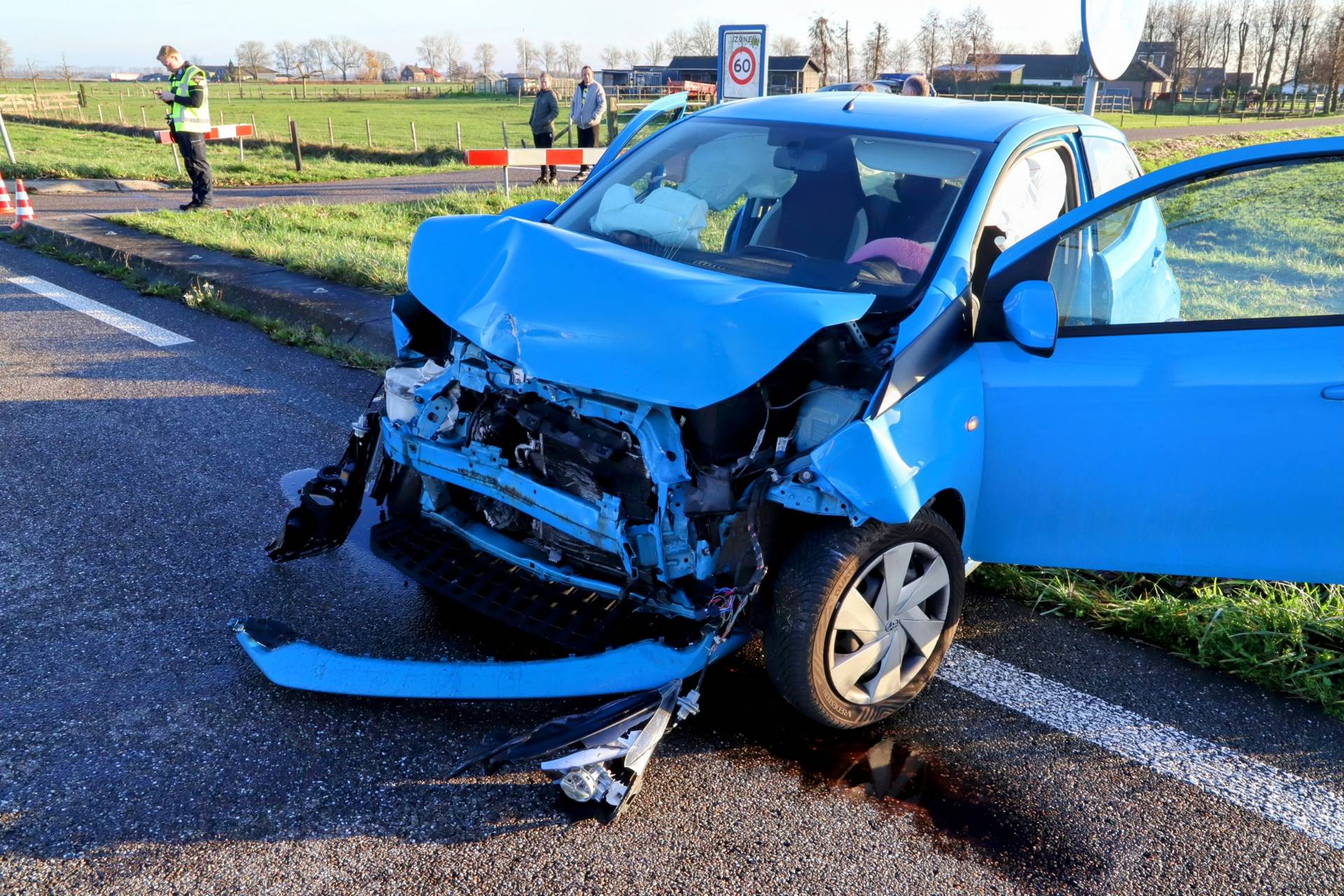 Twee auto’s total loss na botsing op kruising