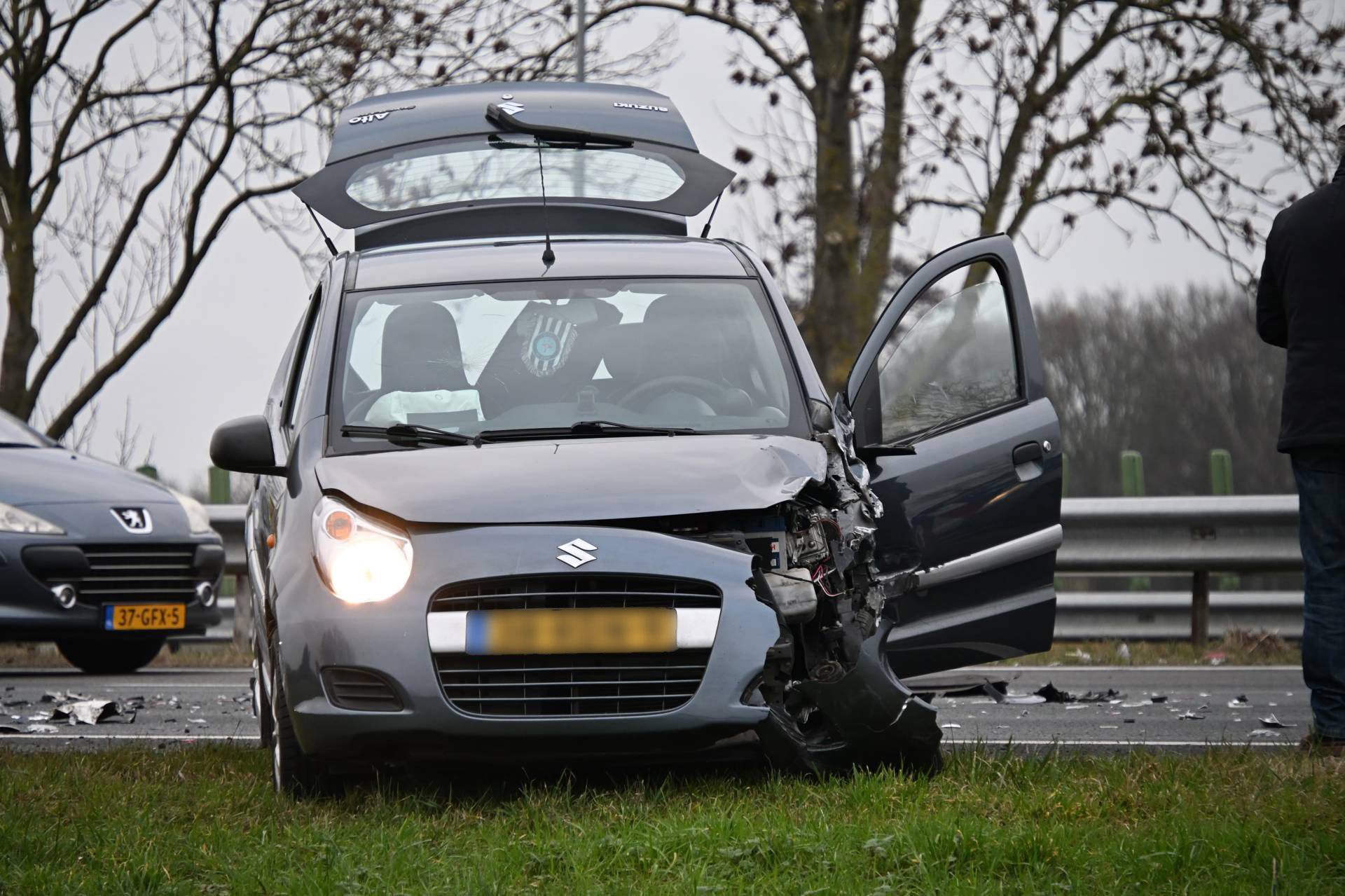 Kop-staartbotsing op snelweg, oorzaak nog onduidelijk
