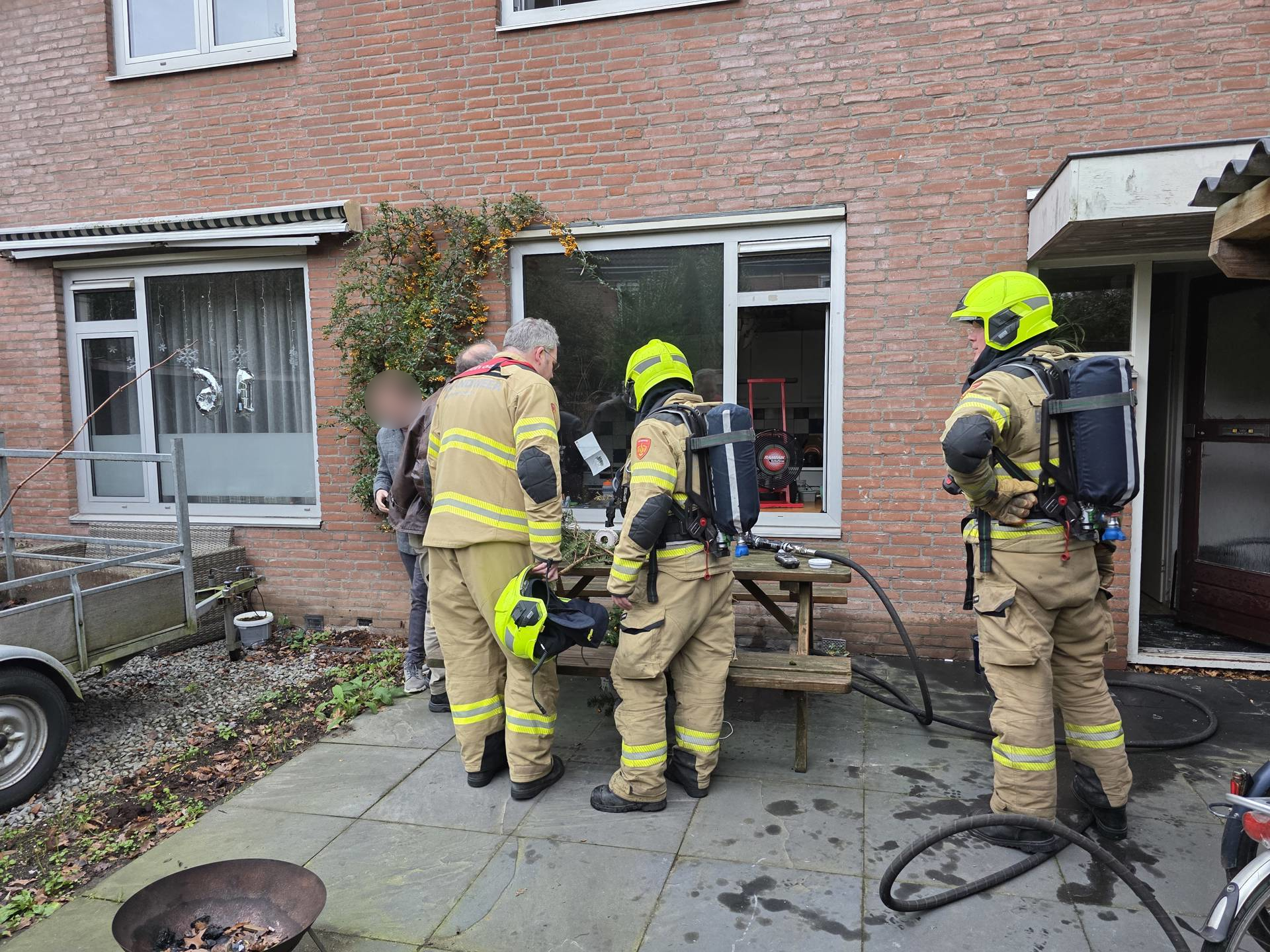 Kerstversiering zorgt voor brand in woning
