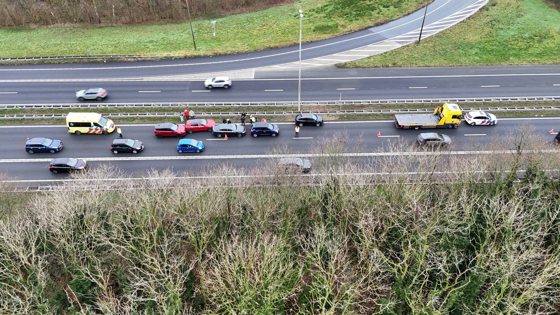 Kettingbotsing met meerdere auto’s leidt tot kilometerslange file