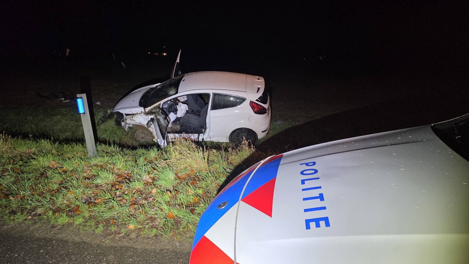 Auto Vliegt Uit Bocht En Belandt In Weiland GelreNieuws