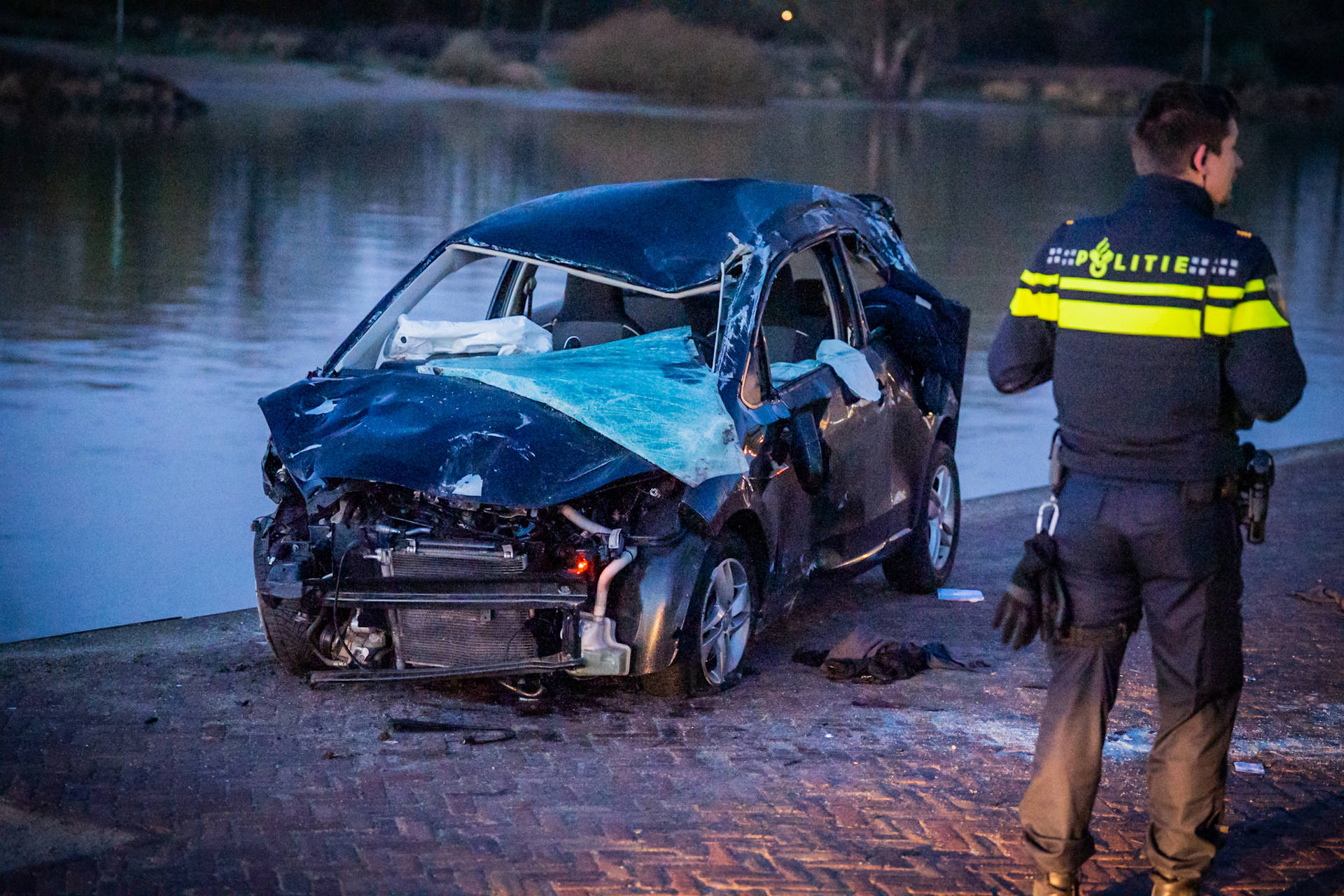 Automobilist raakt zwaargewond bij crash