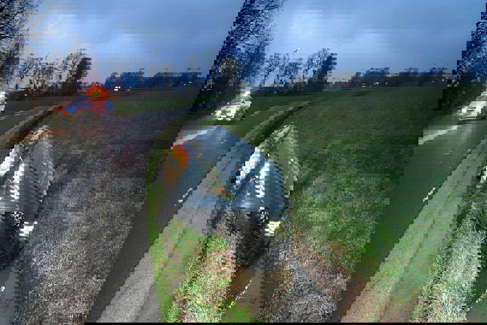 Auto geraakt in sloot; bestuurder spoorloos