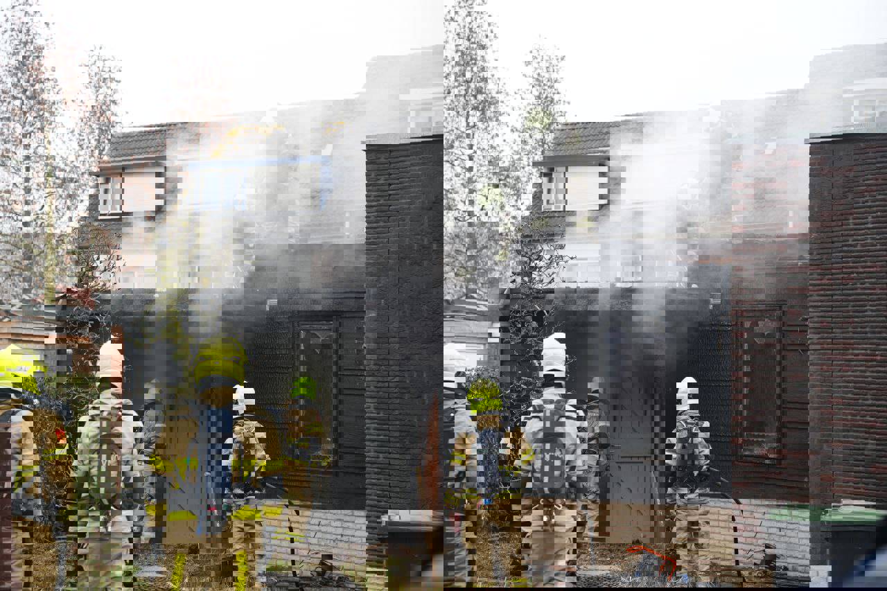 Schuur volledig verwoest door uitslaande brand