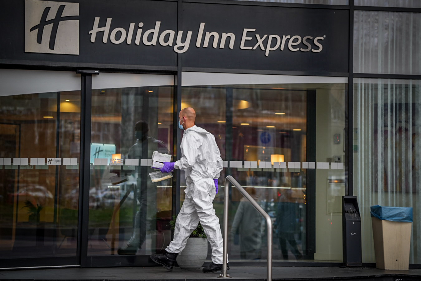 Overleden persoon aangetroffen in hotel, politie onderzoekt doodsoorzaak