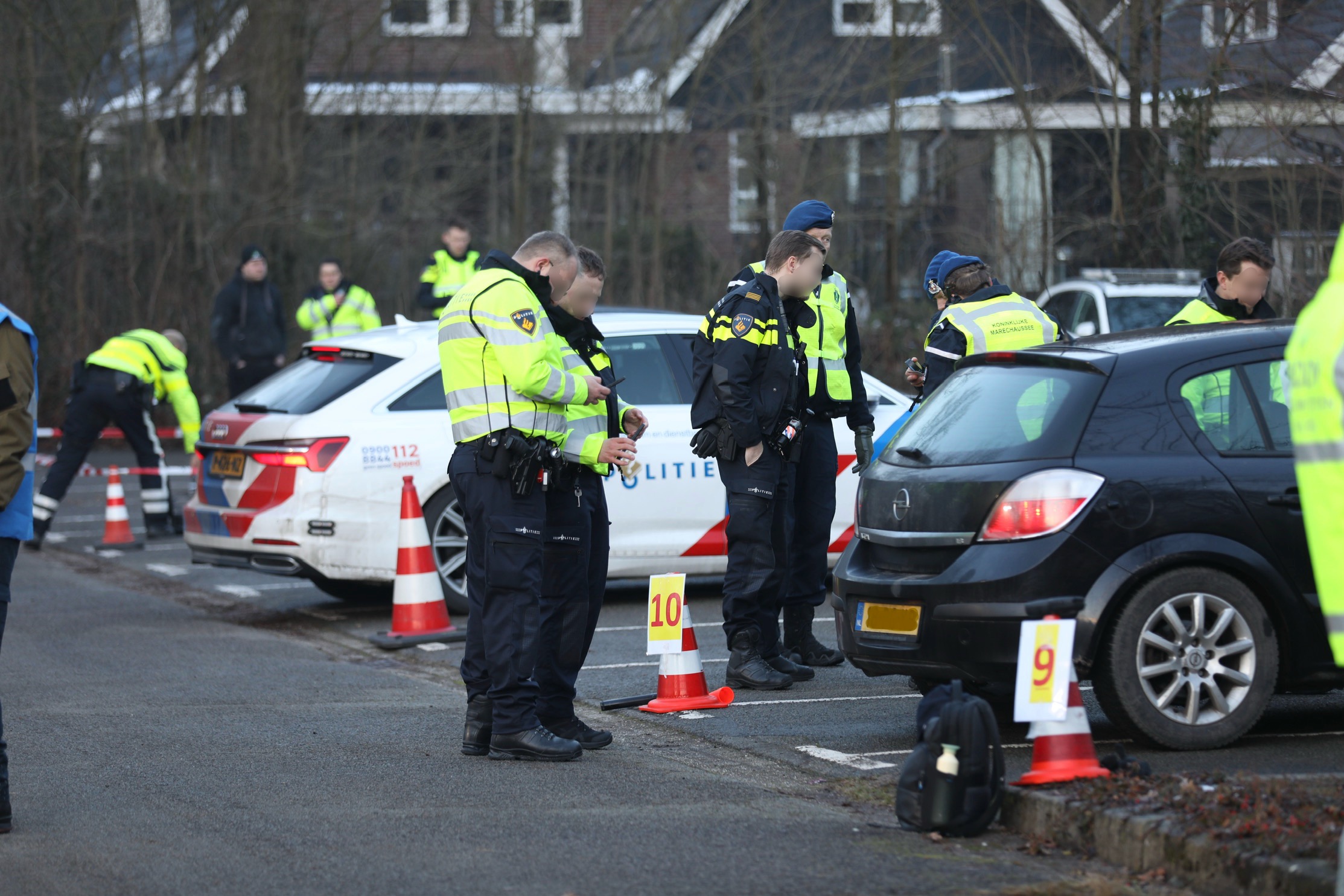 Grote verkeerscontrole op parkeerterrein hockeyclub