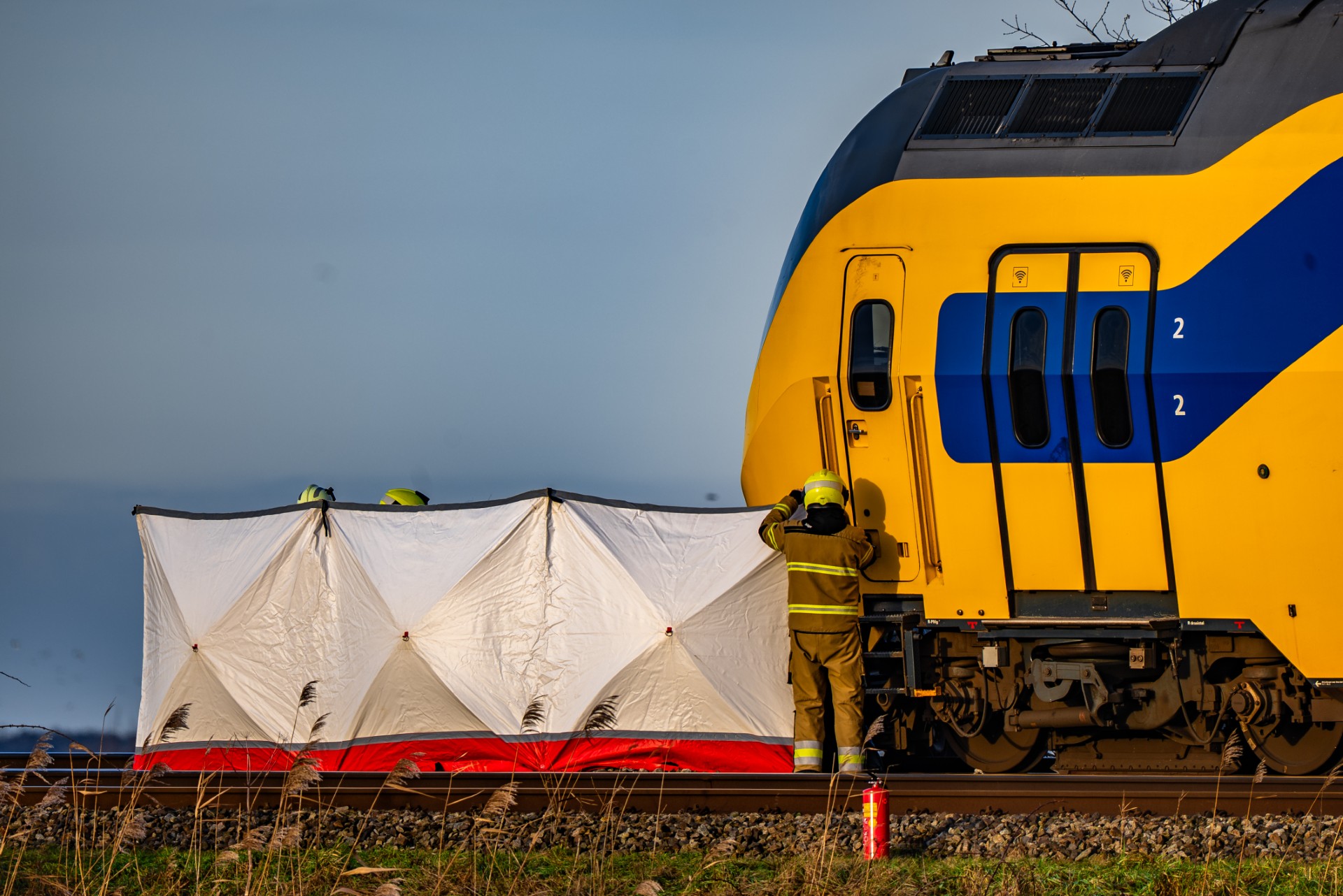 Persoon overlijdt bij aanrijding tussen auto en trein