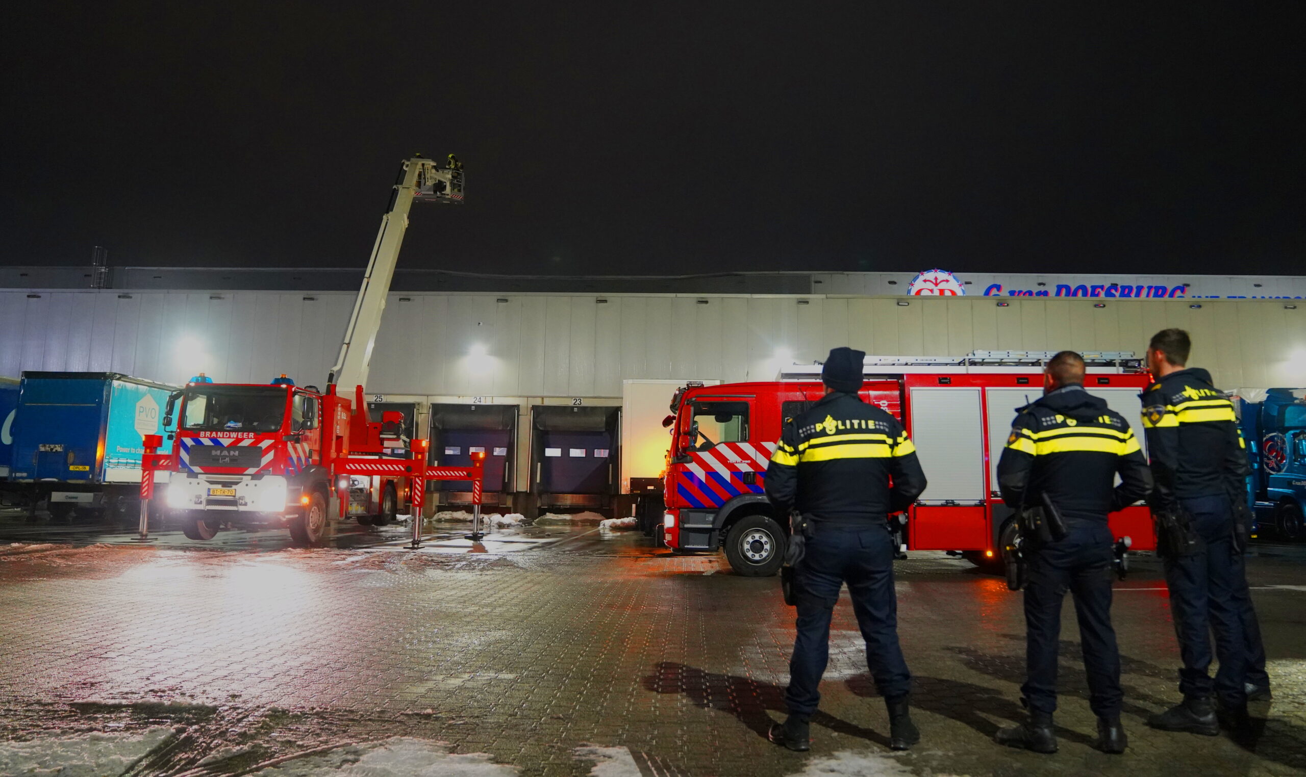 Dak transportbedrijf bezweken door hevige sneeuwval