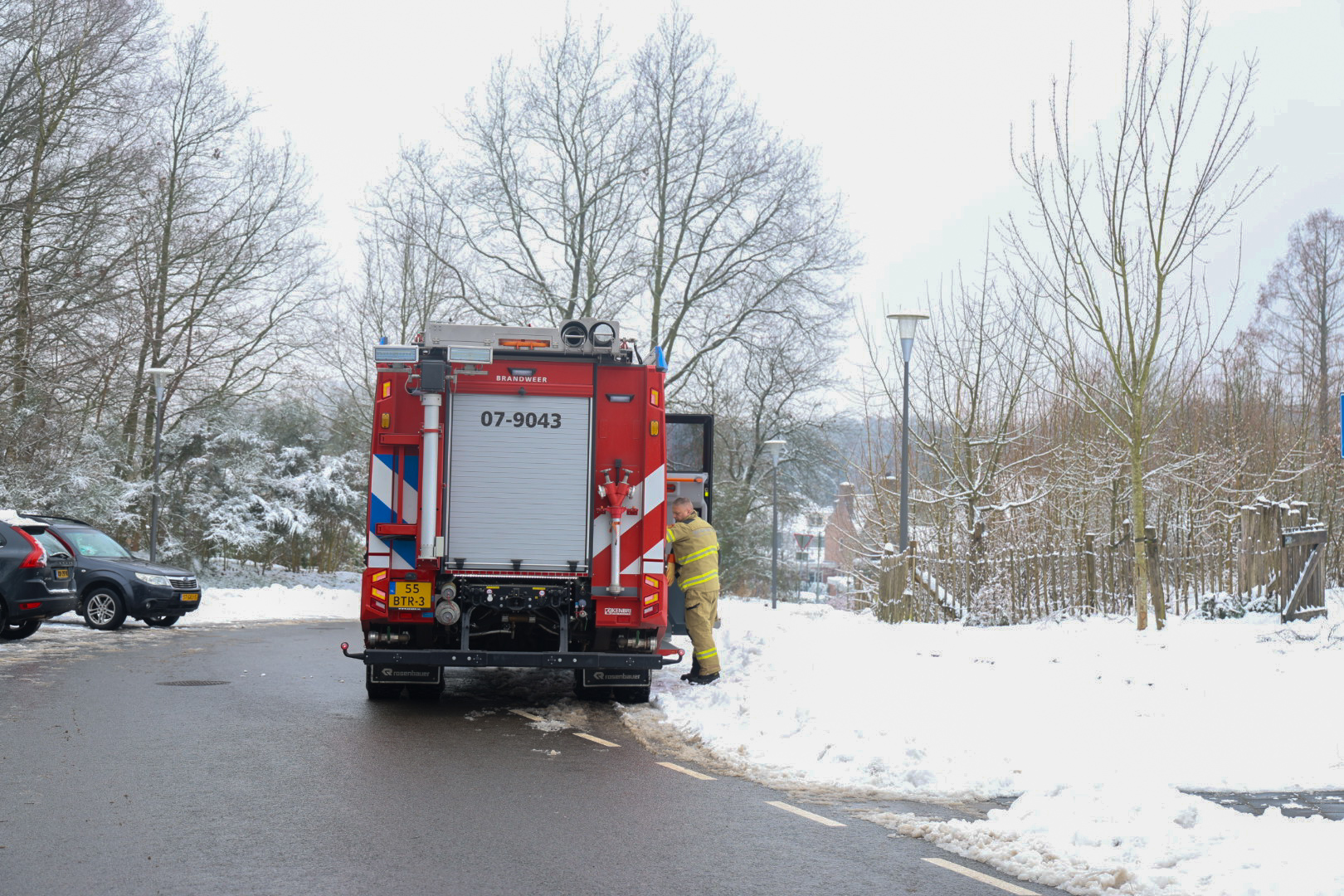Brandweer bevrijdt vastzittend kind in stoel