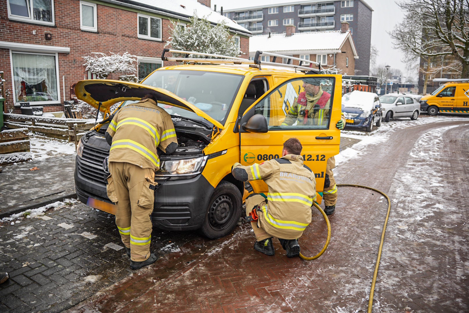 Brandweer ingeschakeld voor kat onder motorkap