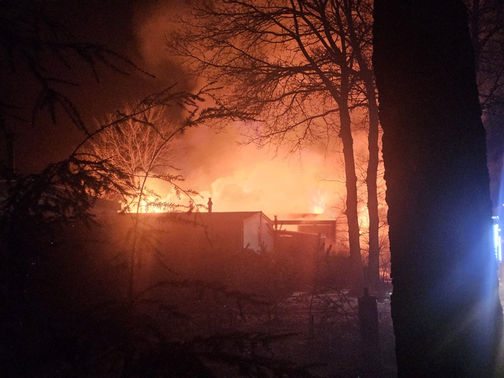 Uitslaande brand legt chalet in de as