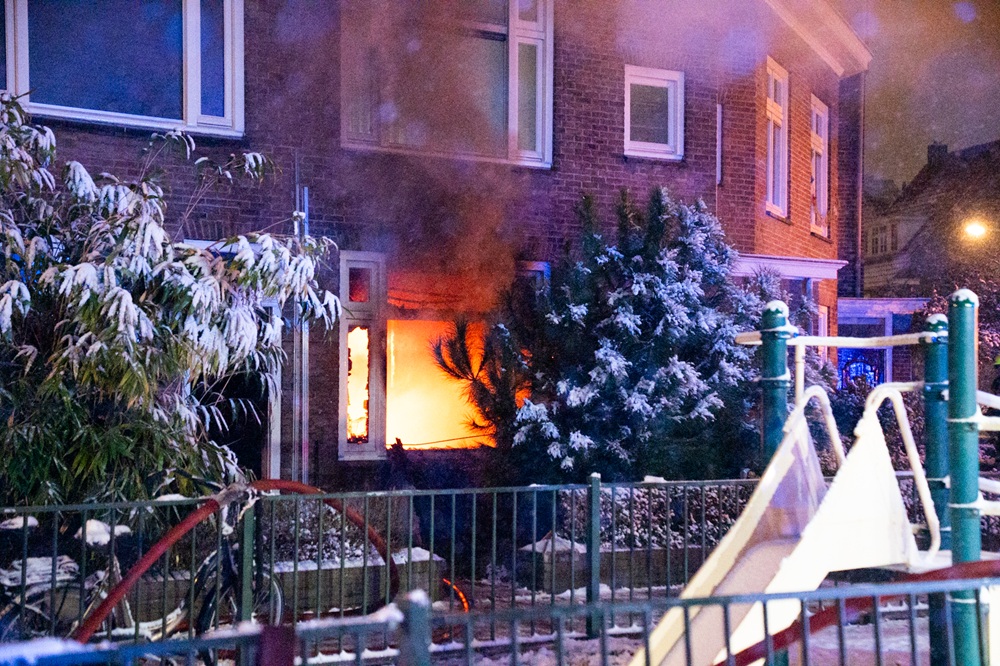 Uitslaande brand verwoest woning in Arnhem