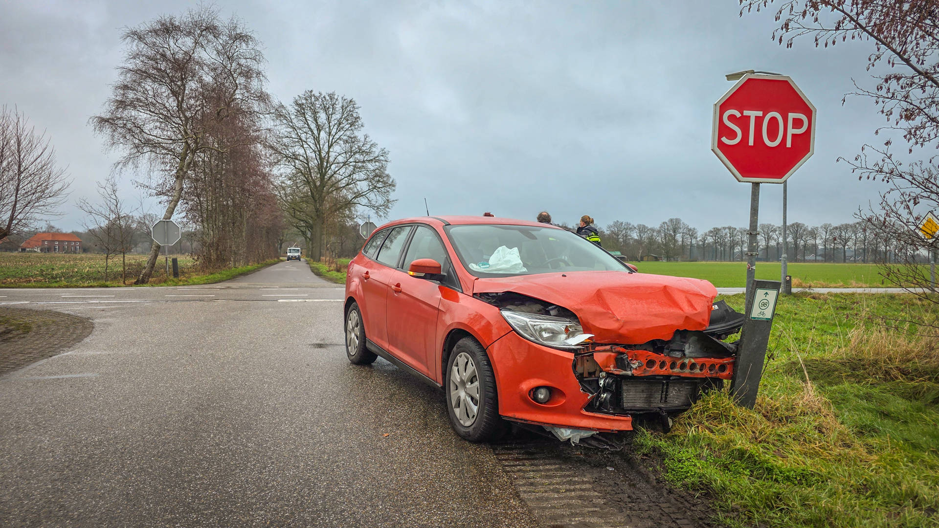 Twee auto’s zwaar beschadigd na voorrangsfout op kruising