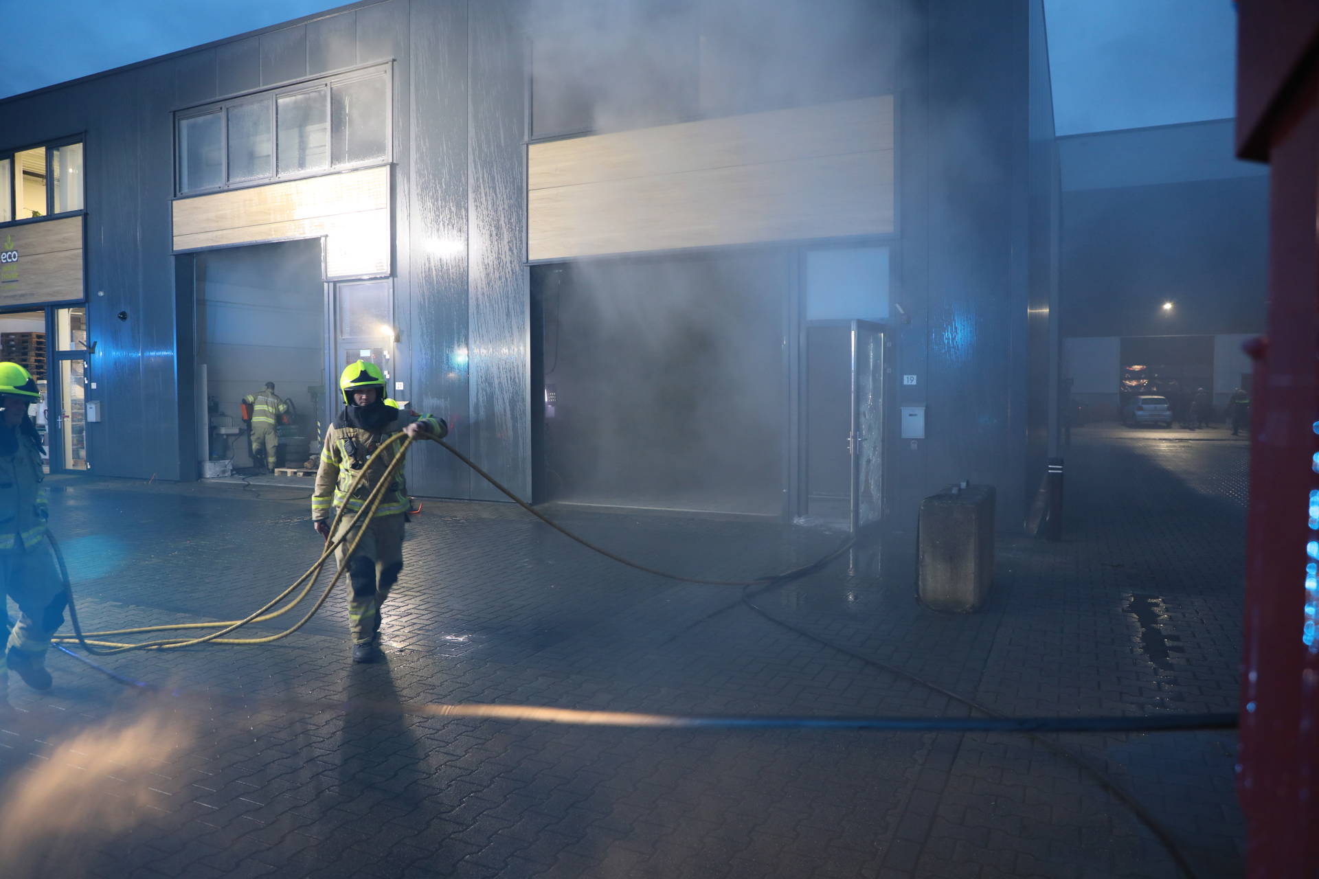Brand in bedrijfsverzamelgebouw