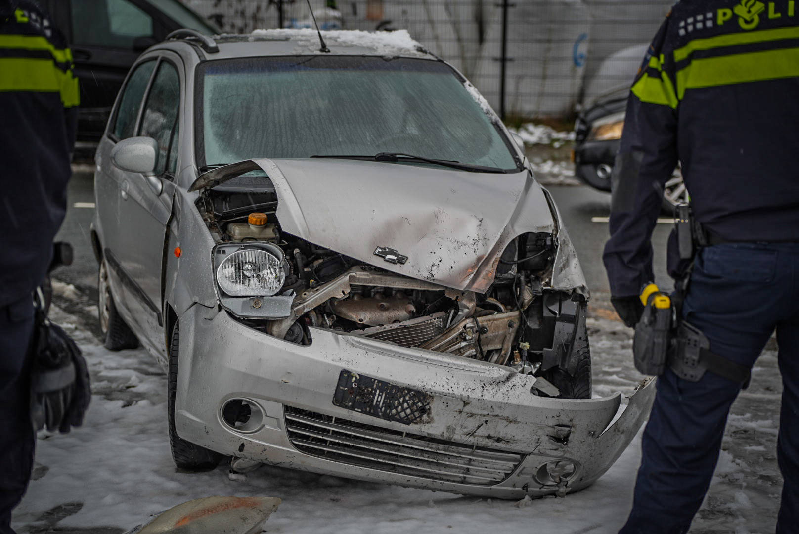 Auto en busje botsen, kind ter plaatse nagekeken in ambulance