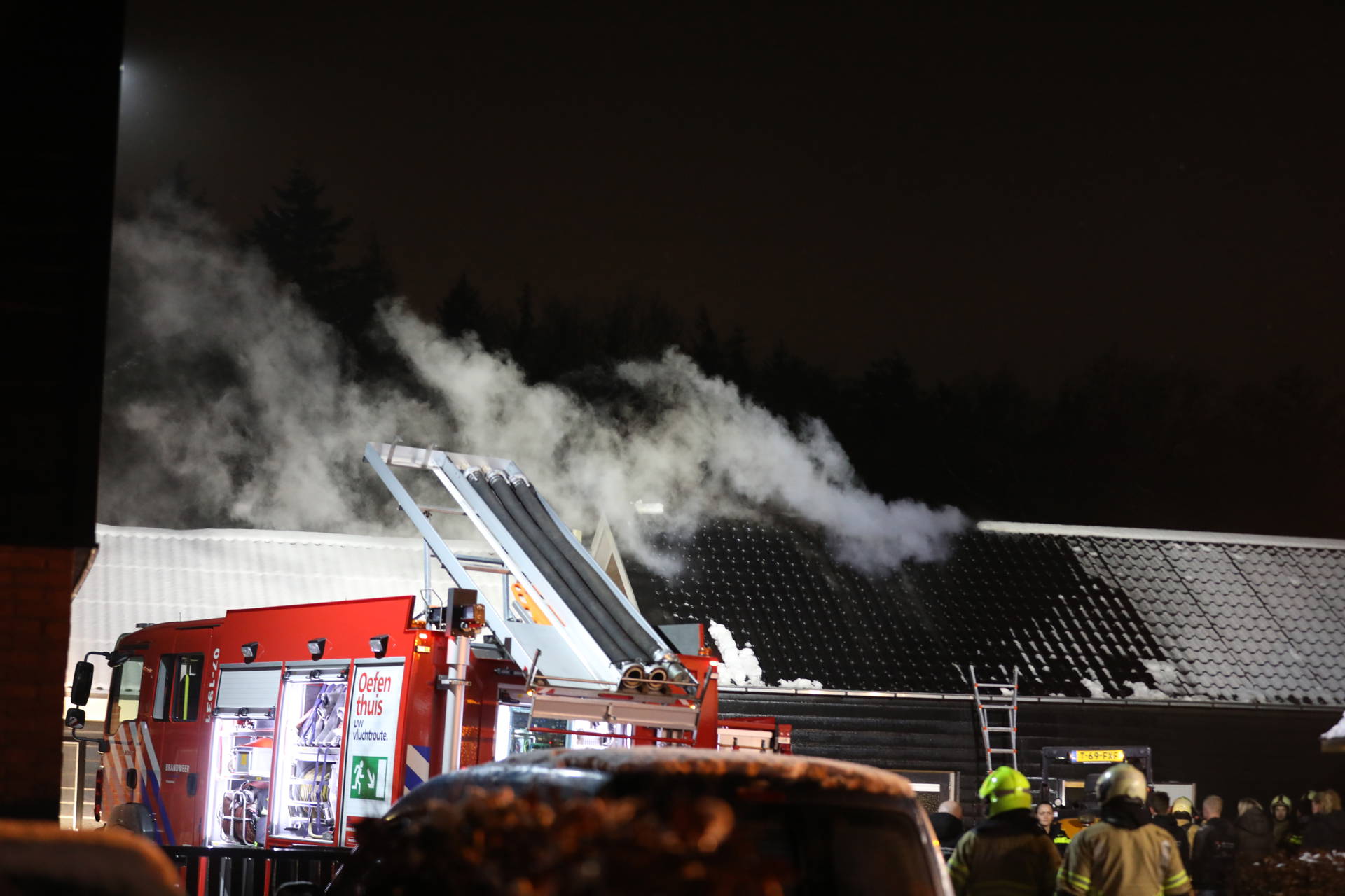 Grote rookwolken bij stalbrand