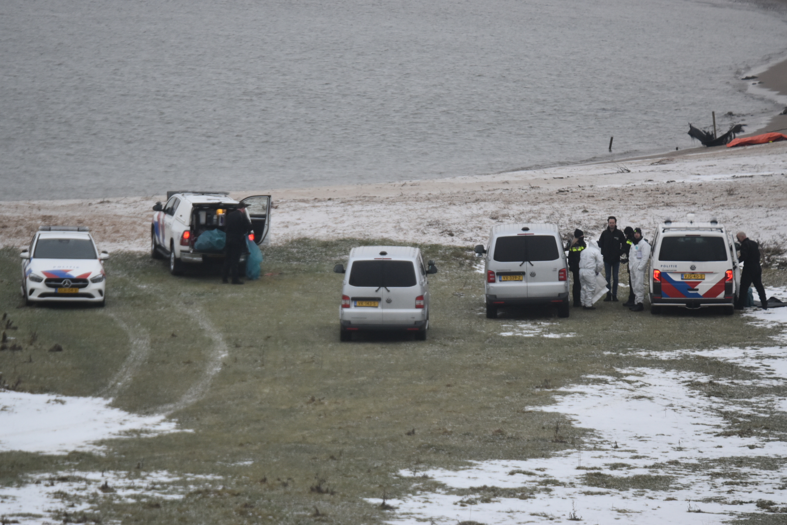 FOTO UPDATE | Overleden persoon aangetroffen in water, identiteit onbekend