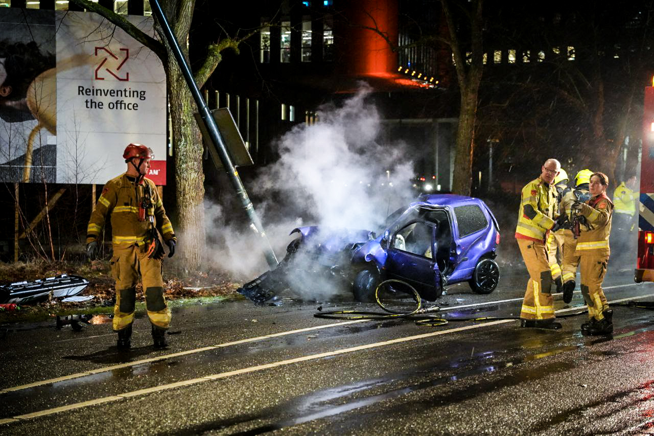 UPDATE: 21-jarige man overleden na botsing, auto vloog in brand