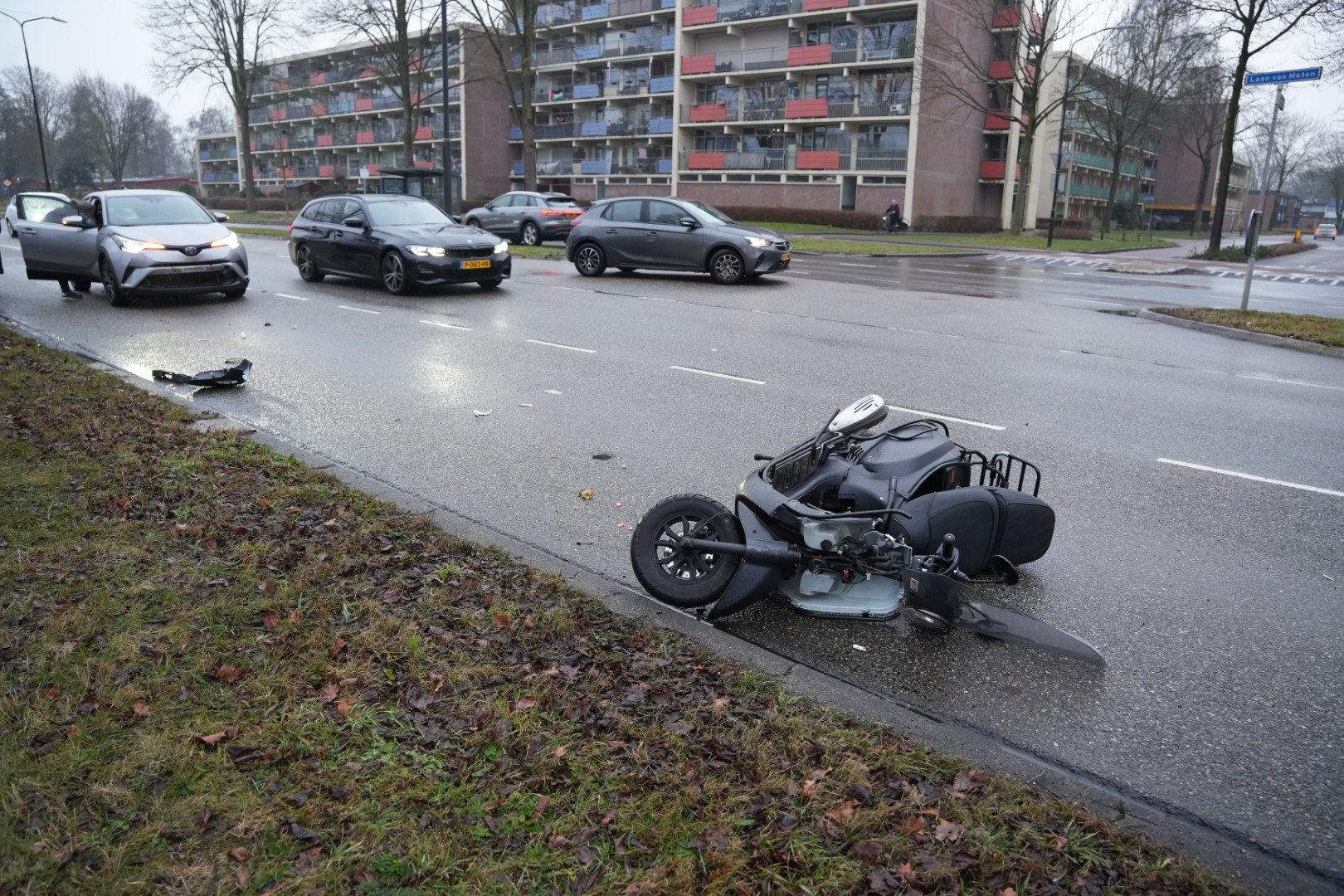 Scooterrijder gewond na aanrijding met auto