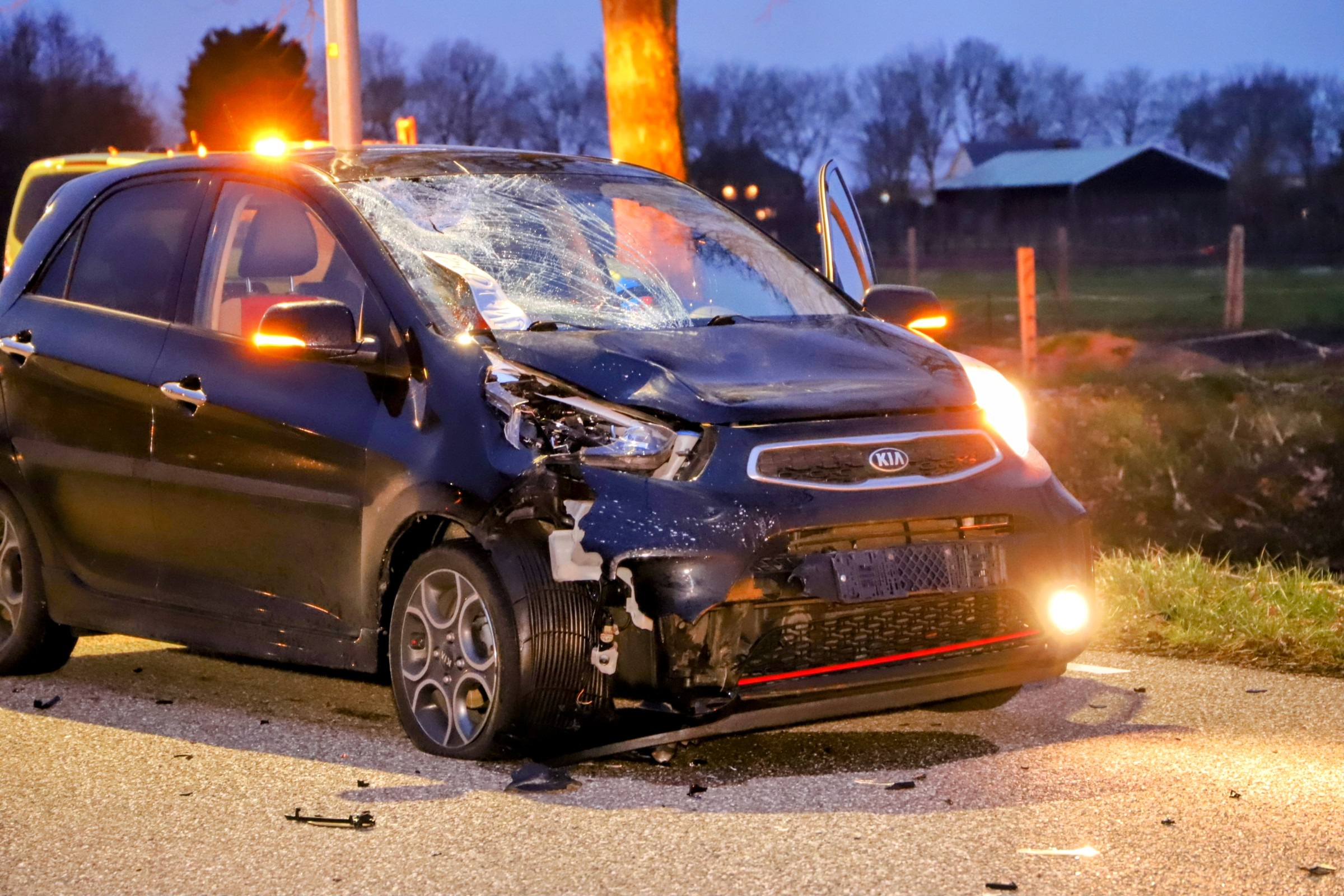 UPDATE: Scooterrijder gewond bij botsing met auto, onderzoek door Marechaussee