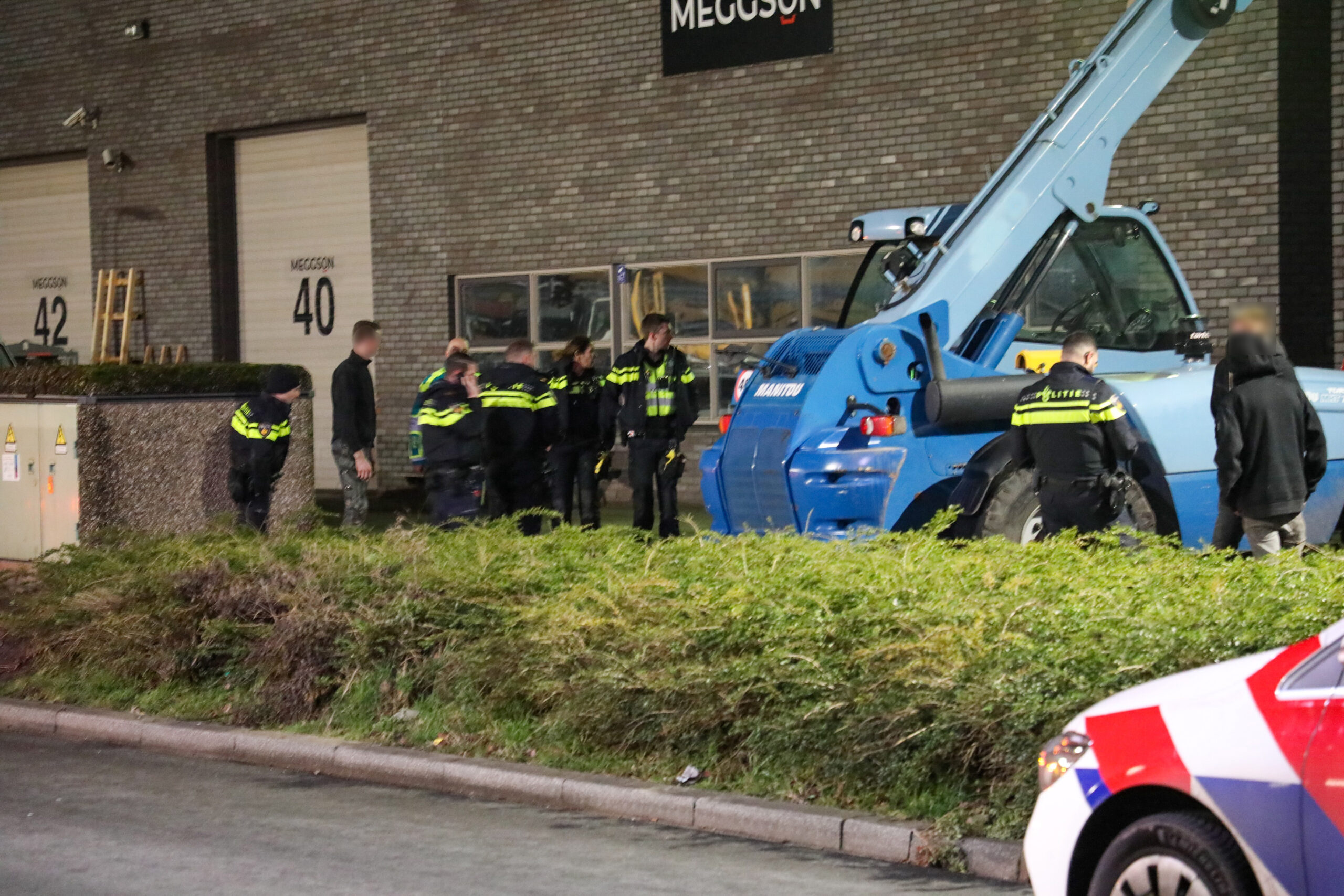Man gewond bij bedrijfsongeval met verreiker en afvalcontainer