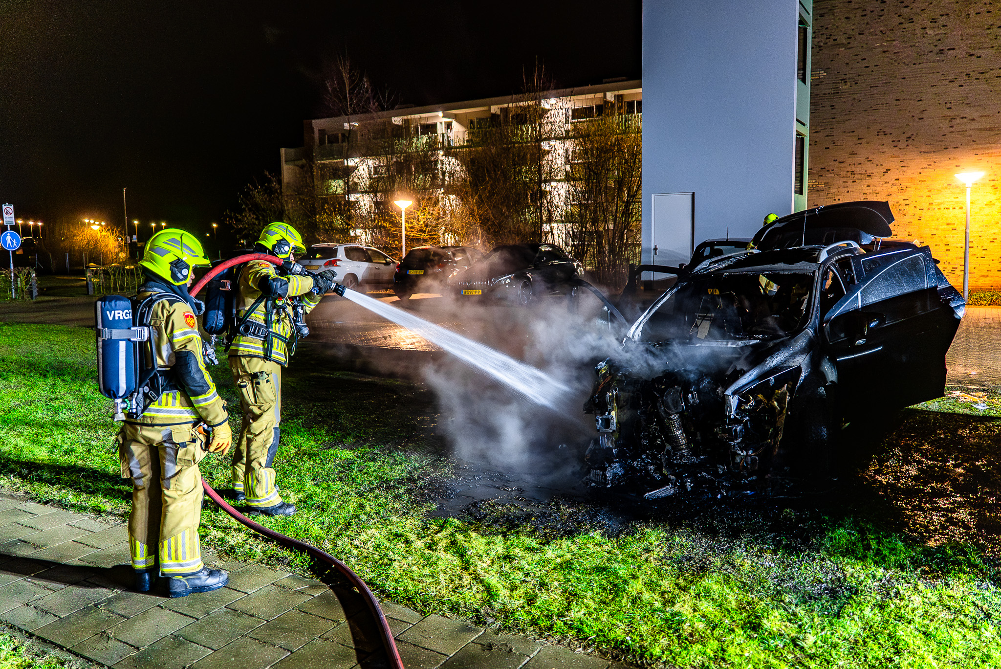 Auto uitgebrand, politie onderzoekt oorzaak