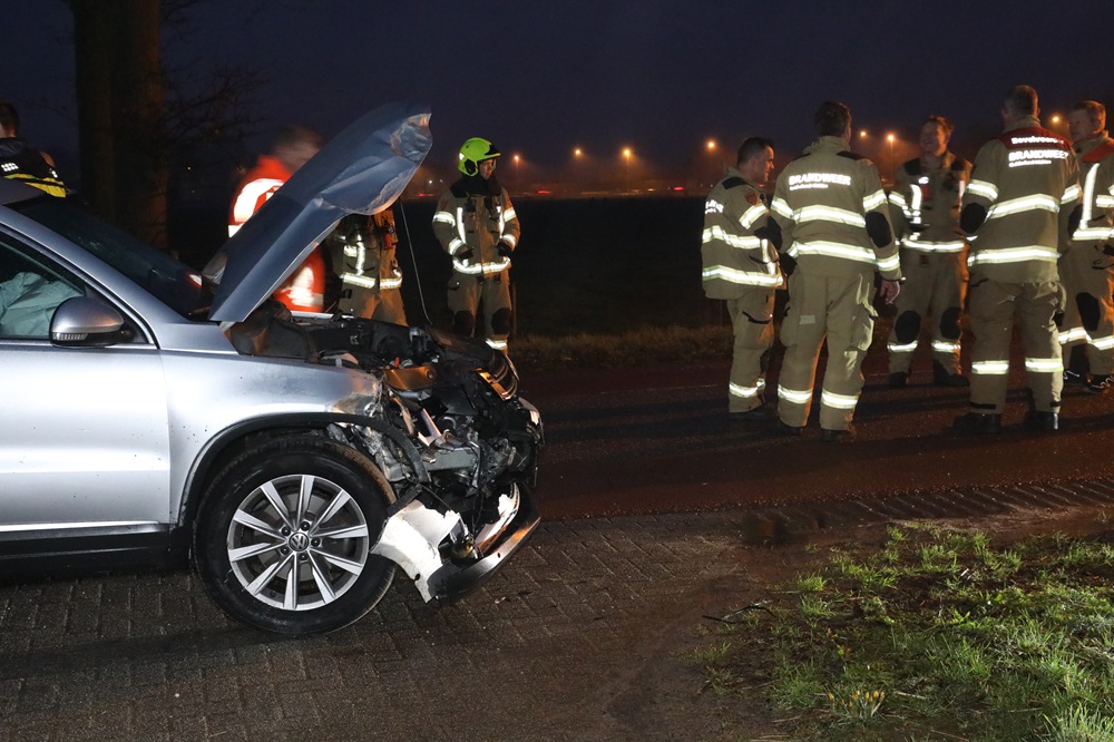 Veel blikschade na ongeval tussen auto en bestelbus