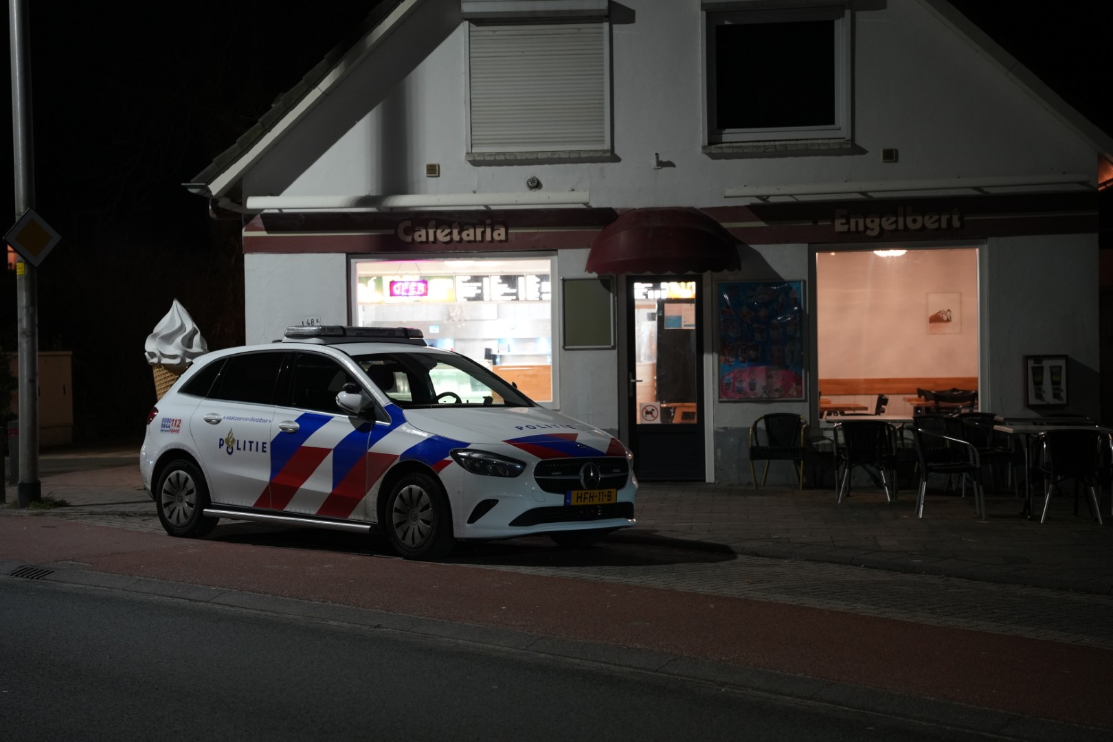 Overvaller met steekwapen slaat toe bij snackbar