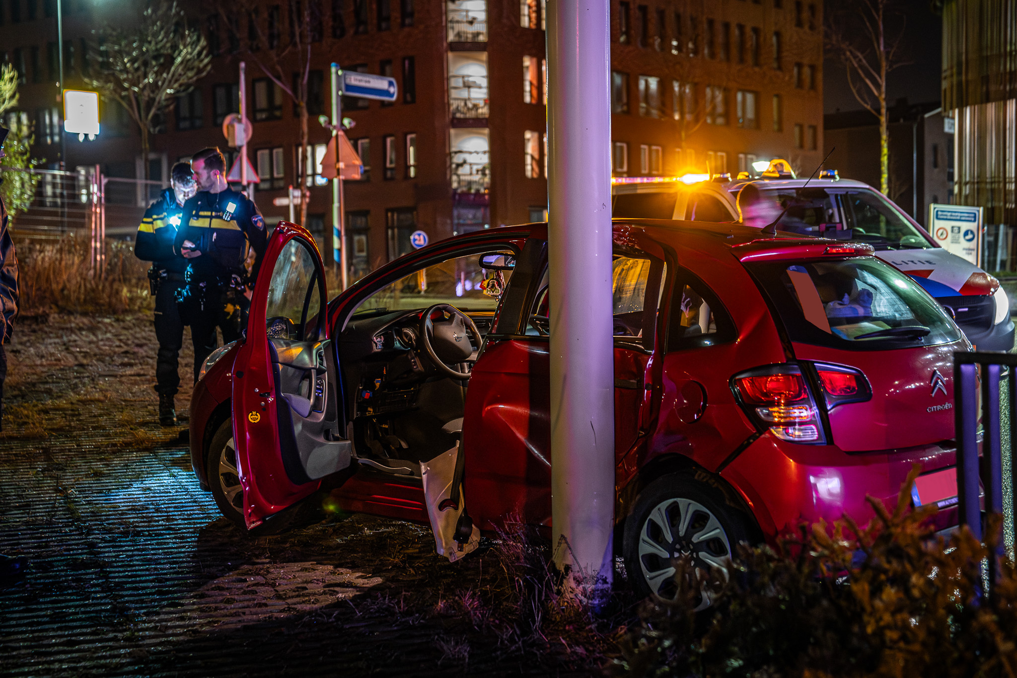 Auto zwaar beschadigd bij eenzijdig ongeval