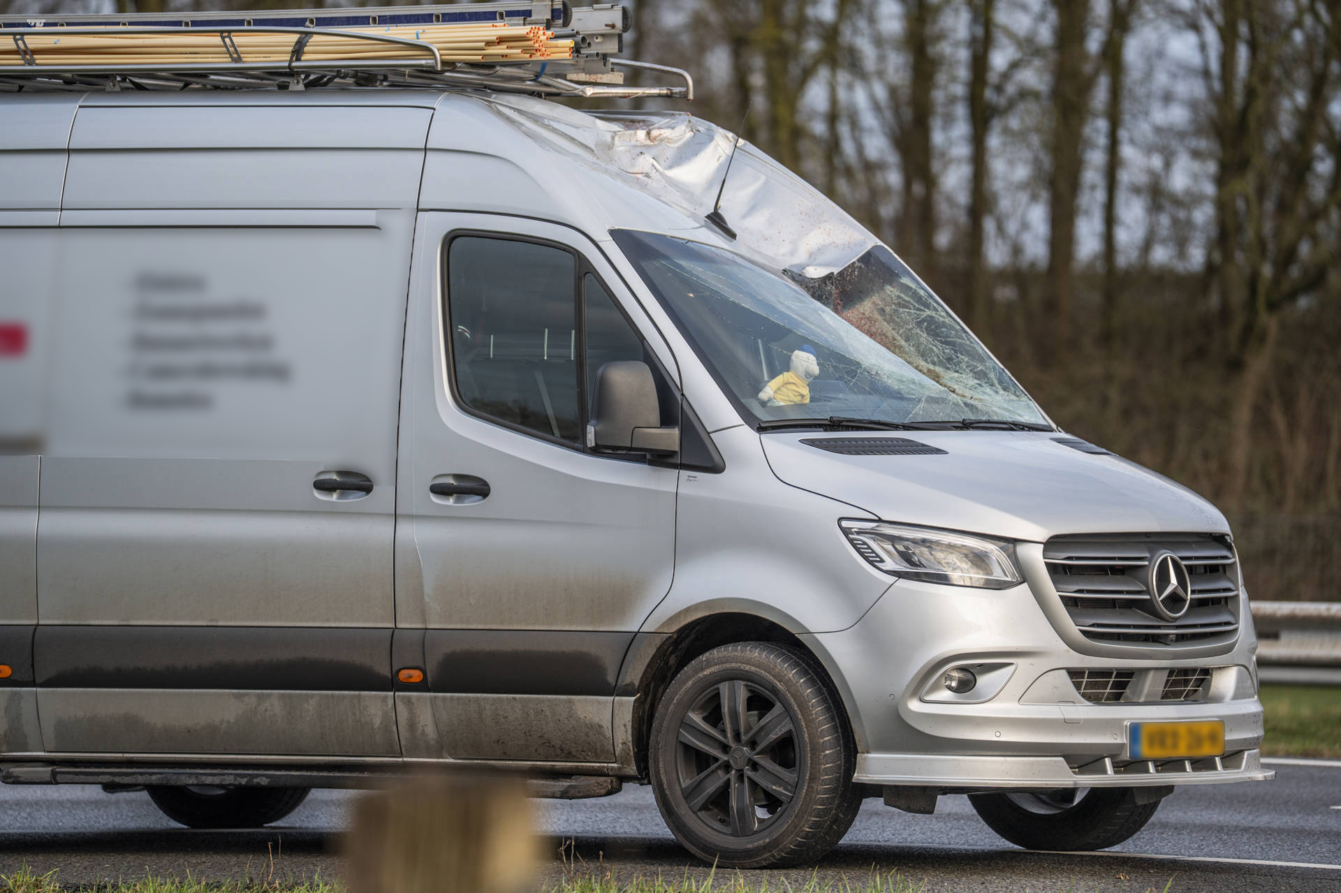 Dode bij aanrijding op snelweg, snelweg afgesloten voor onderzoek