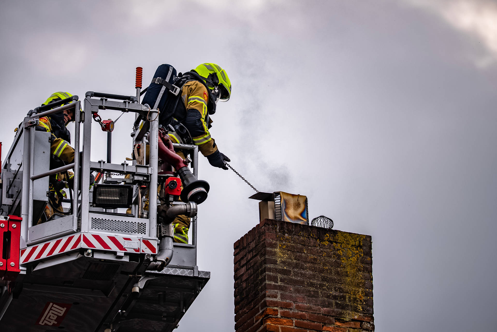Brandweer rukt uit voor schoorsteenbrand in woning