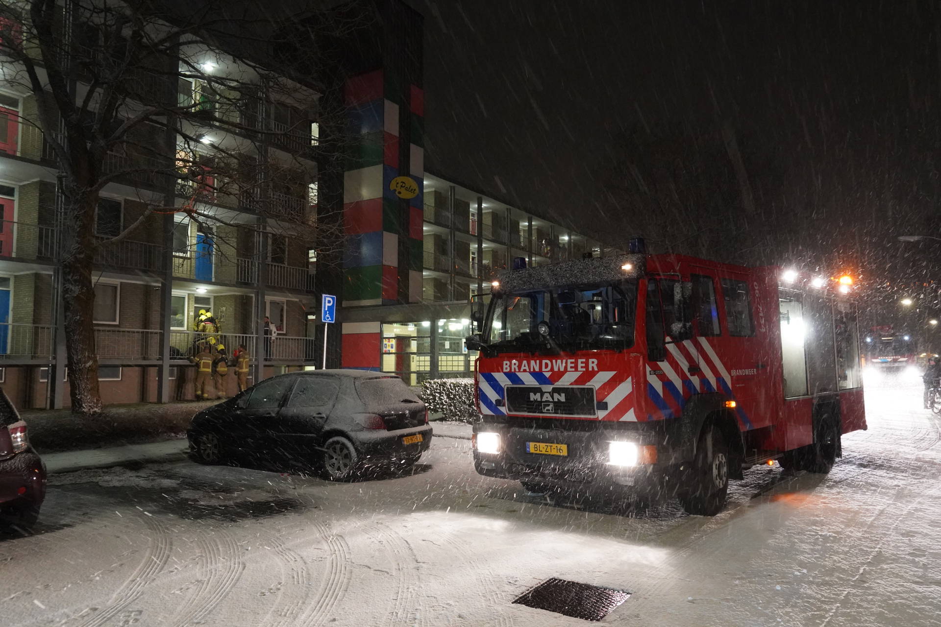 Ovenbrand in flatwoning zorgt voor rookontwikkeling