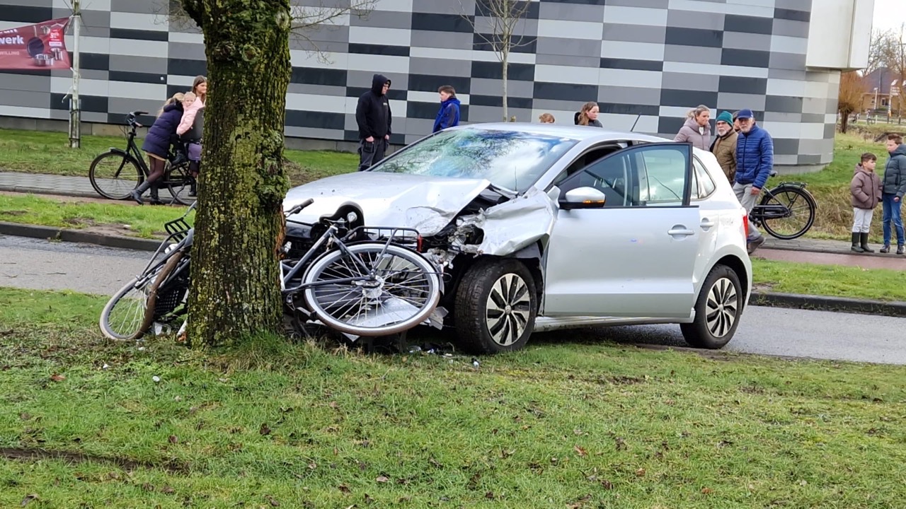 Fietser en automobiliste gewond na aanrijding op oversteekplaats