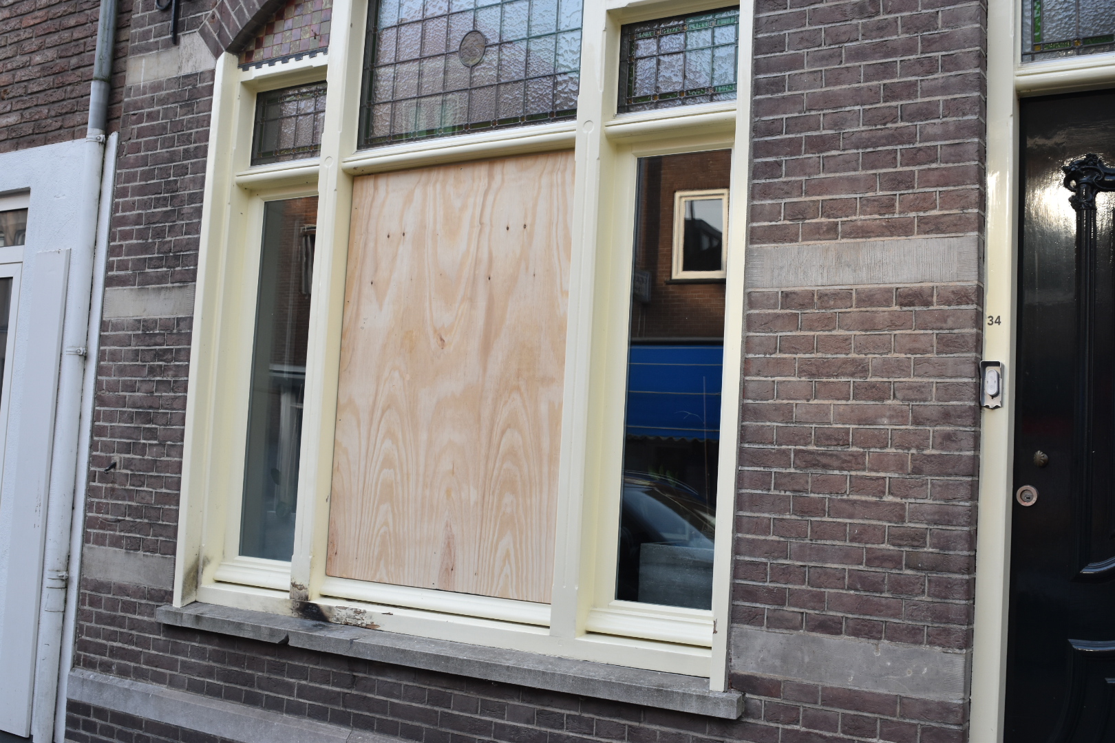 Explosie bij woning veroorzaakt schade