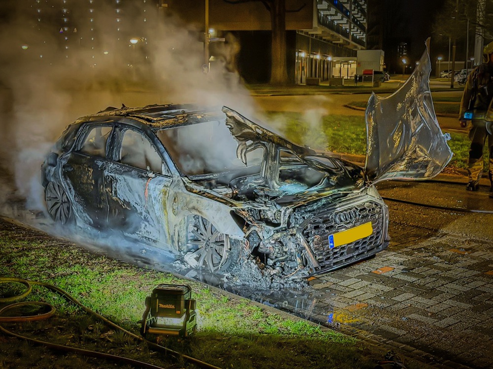 Auto uitgebrand in Arnhem